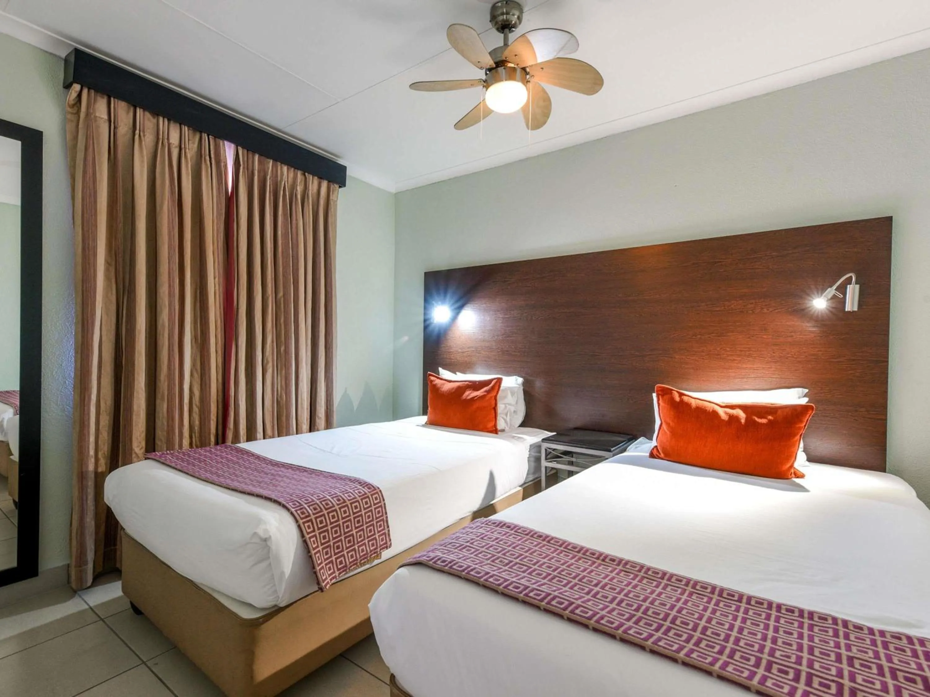 Bedroom, Bed in Mercure Hotel Nelspruit