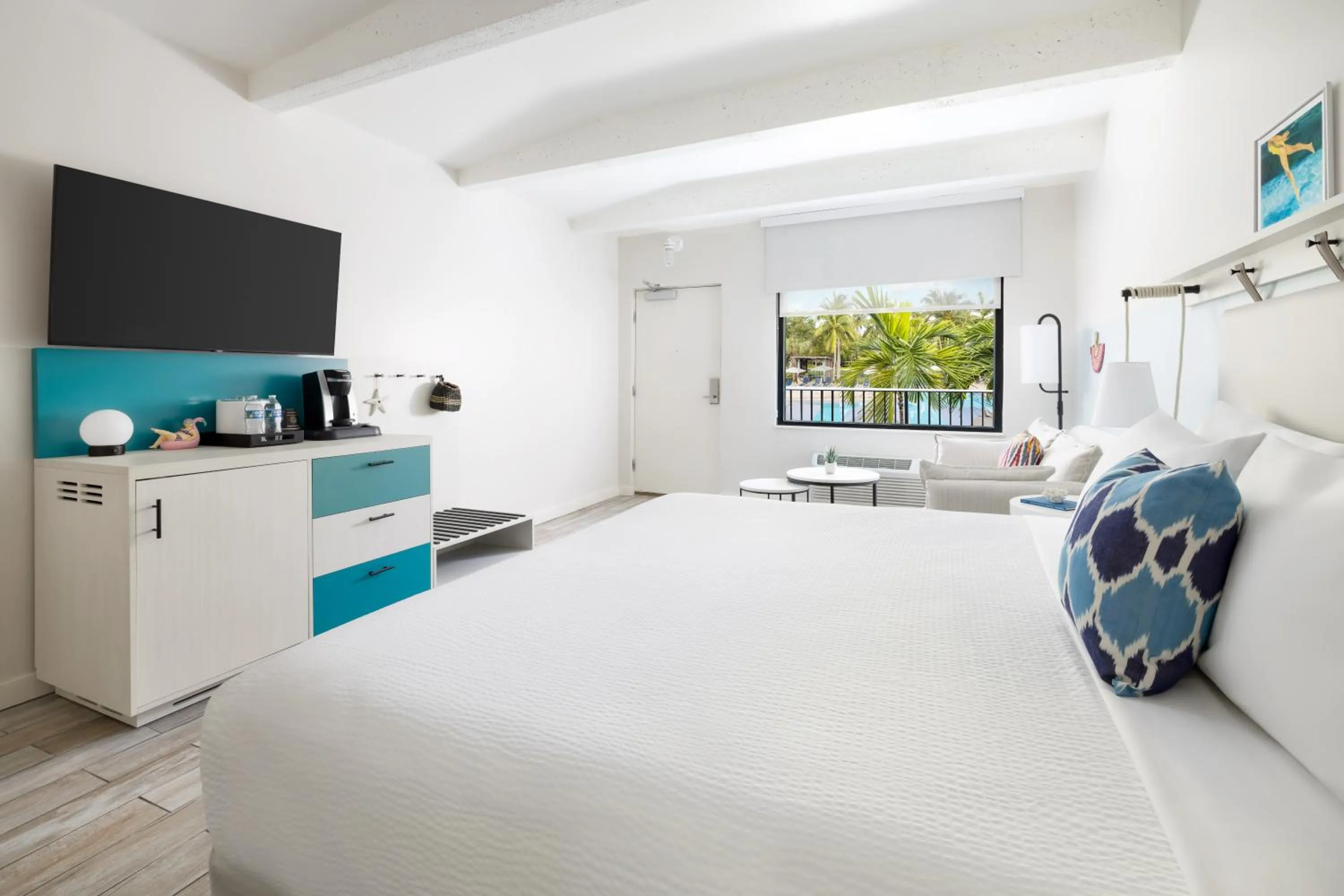 Bed in Blue Flamingo Resort Key West