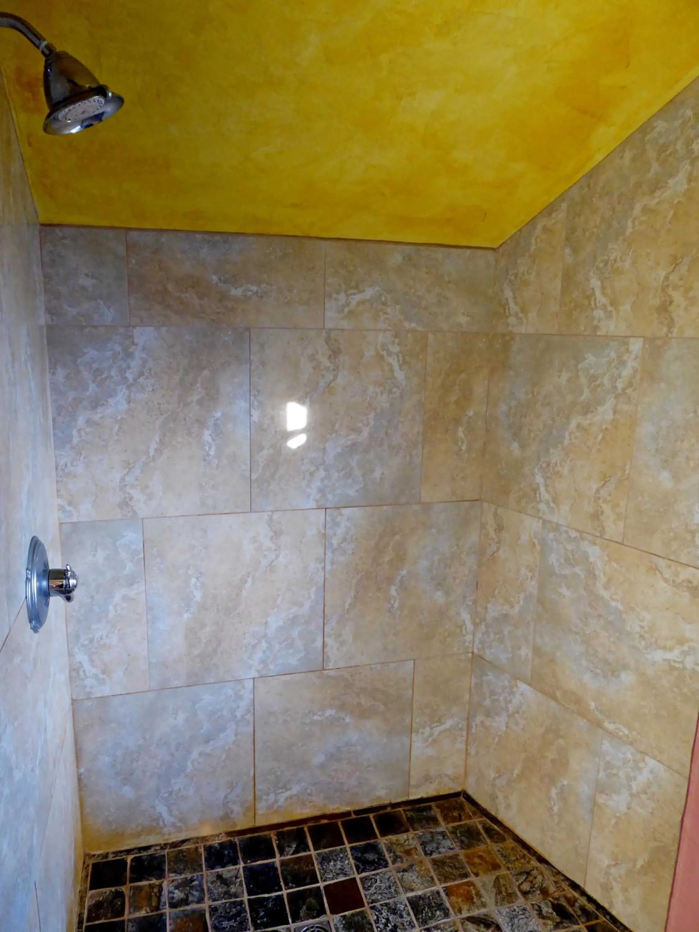 Shower in Wanderer's Inn Backpackers Hostel