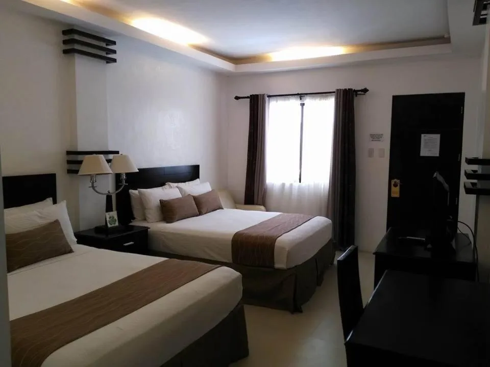 Photo of the whole room, Bed in Chateau De Boracay