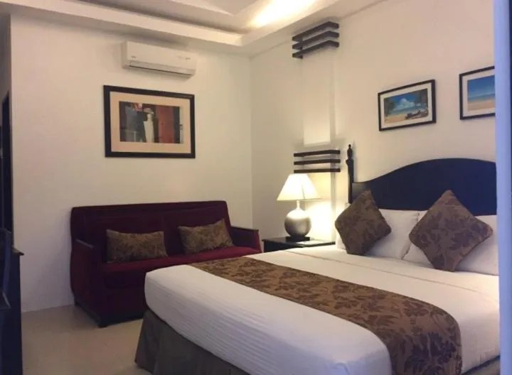 Bed in Chateau De Boracay