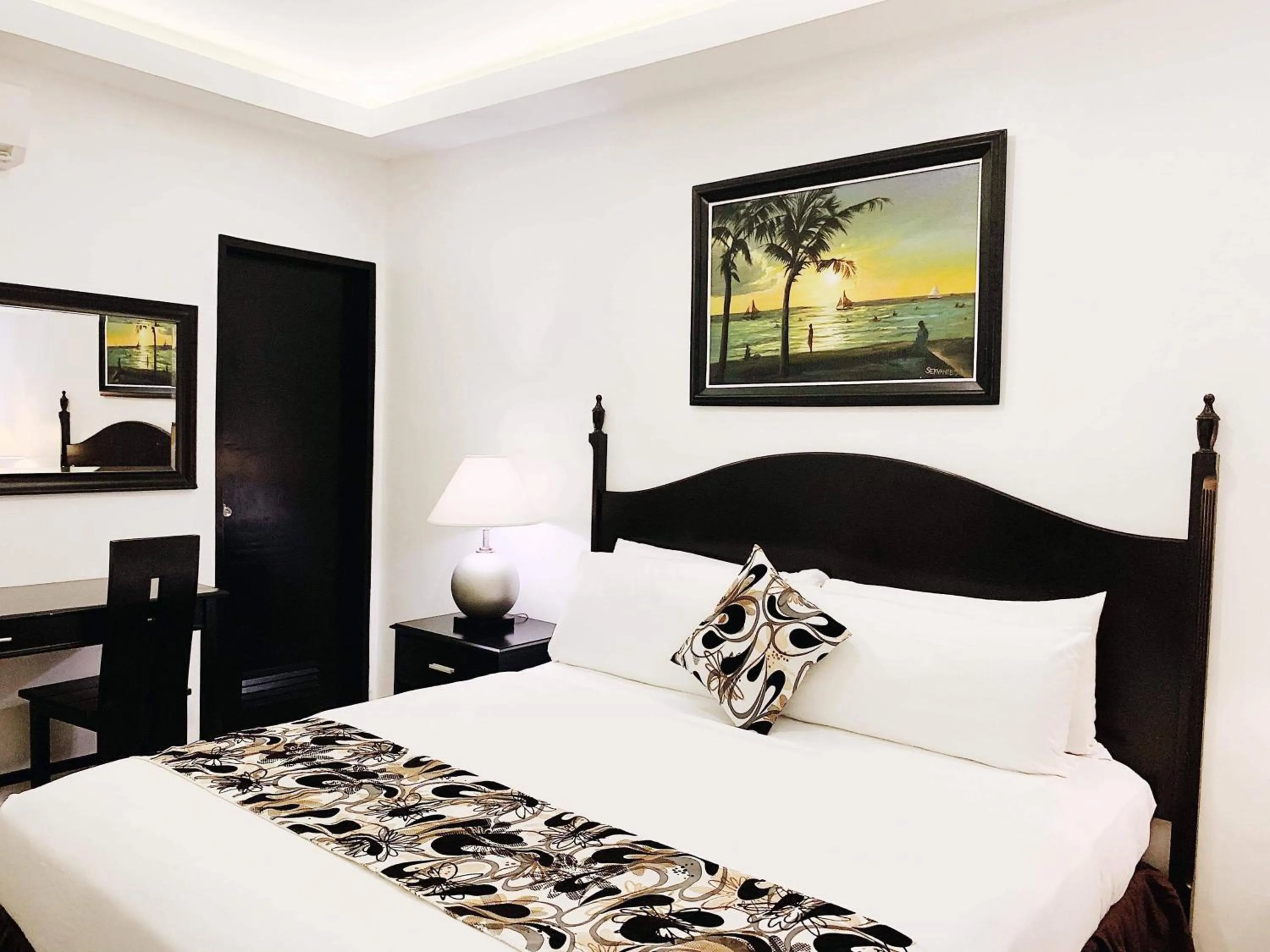 Bed in Chateau De Boracay