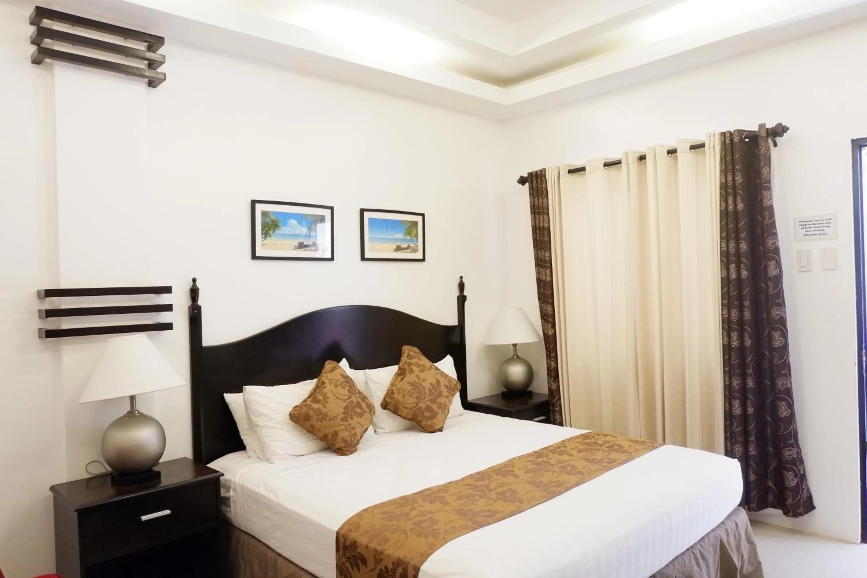 Bed in Chateau De Boracay