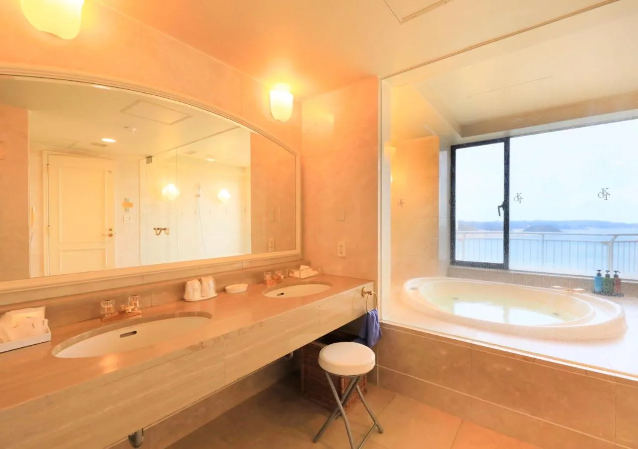 Shower in Kamogawa Grand Tower