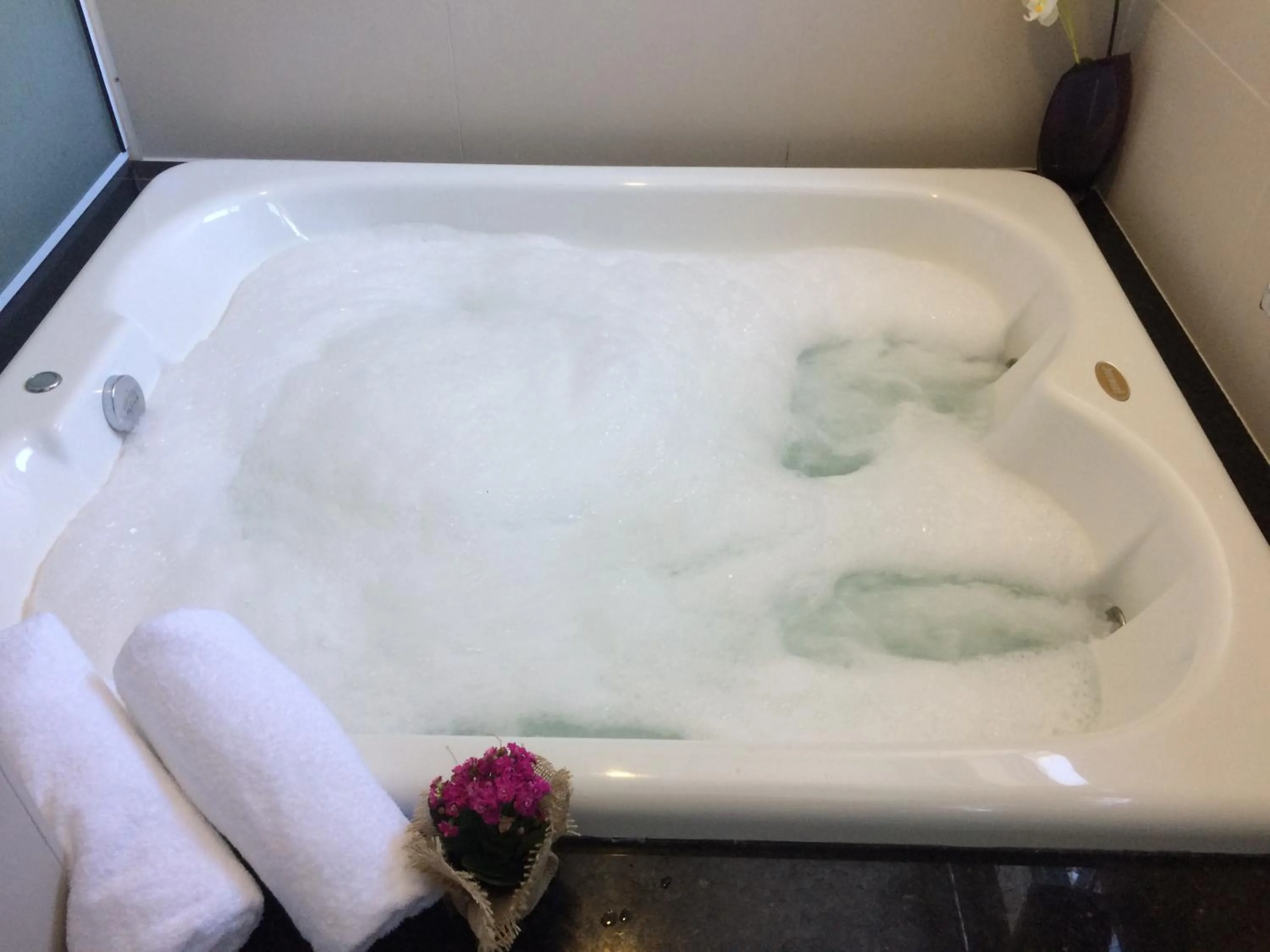 Hot Tub in Scenarium Hotel