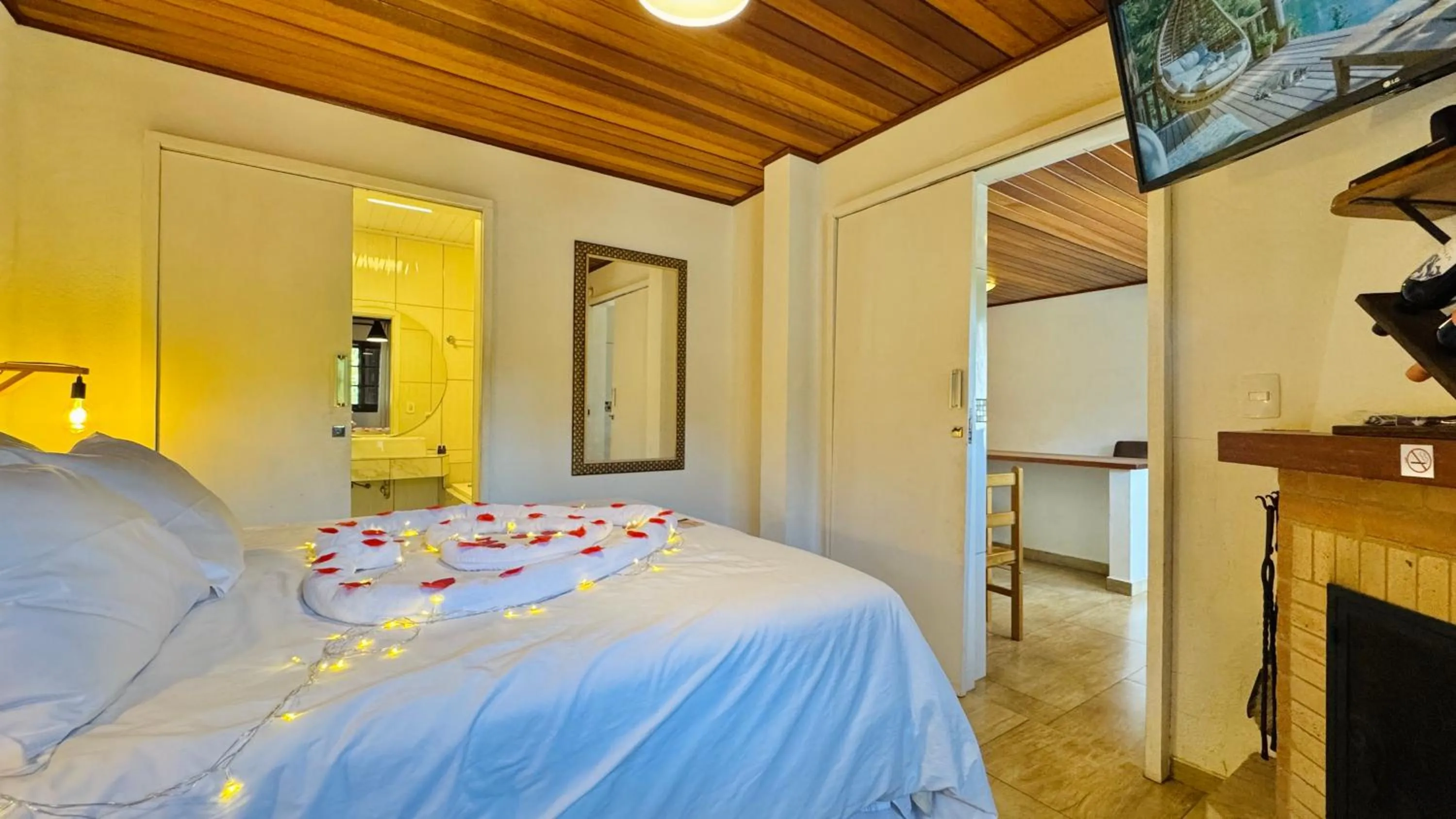 TV and multimedia, Bed in Chalés Leopoldo em Monte Verde