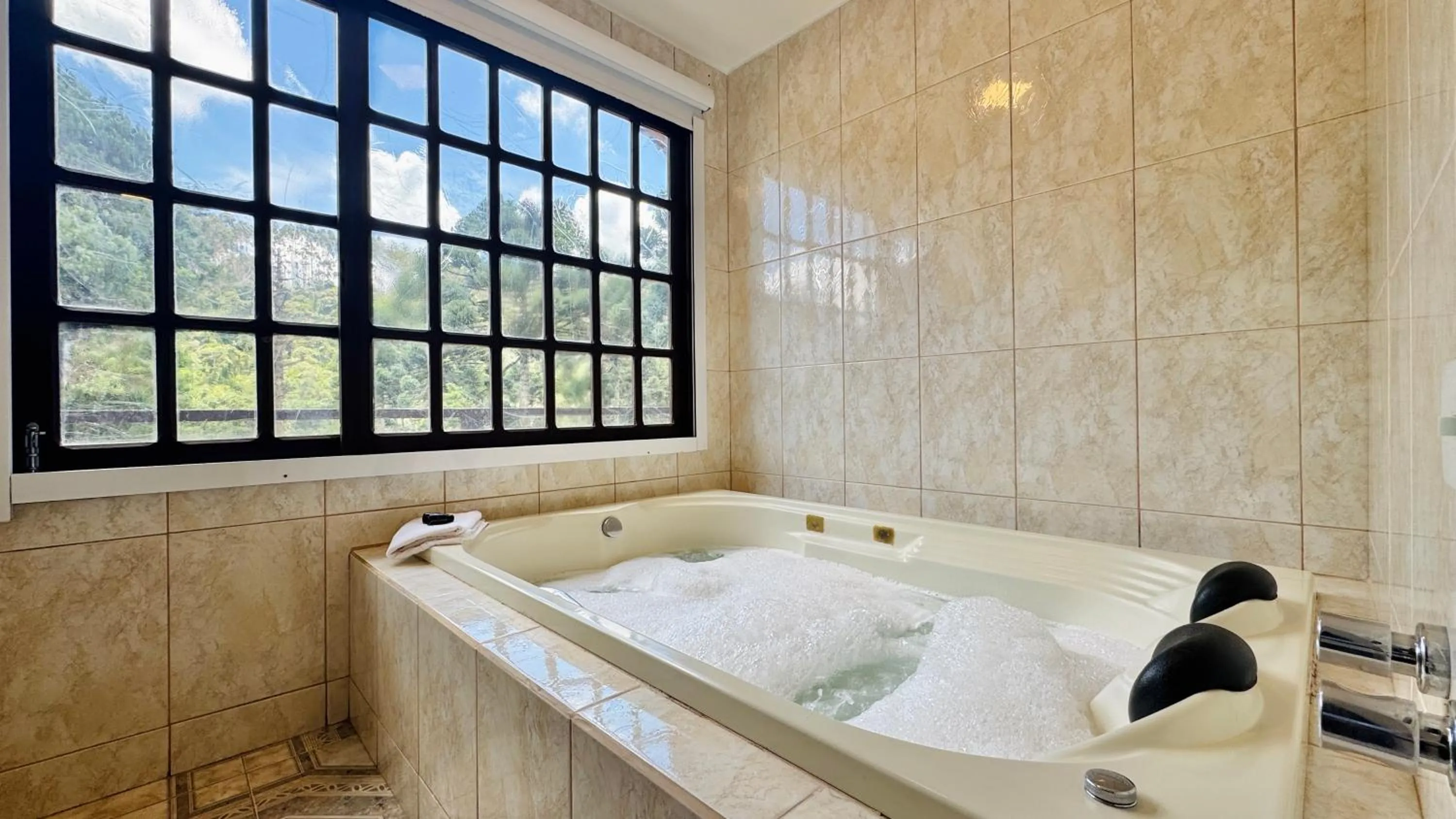 Hot Tub in Chalés Leopoldo em Monte Verde