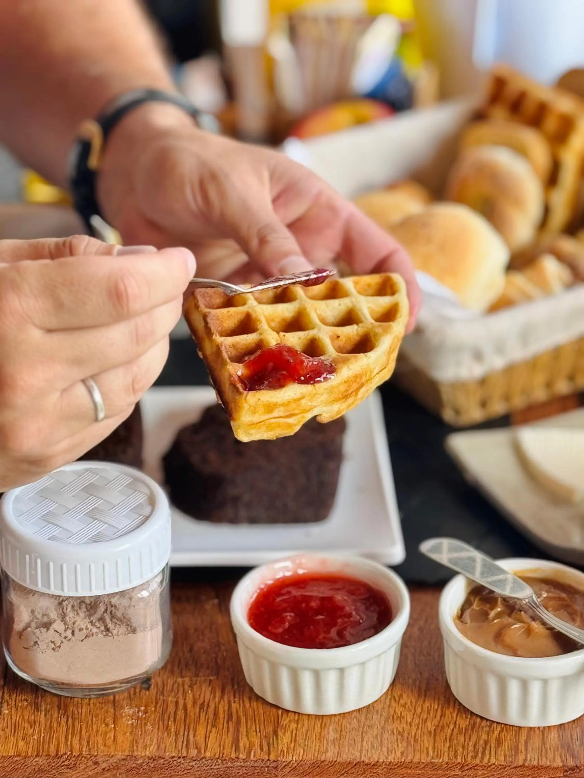 Continental breakfast in Chalés Leopoldo em Monte Verde