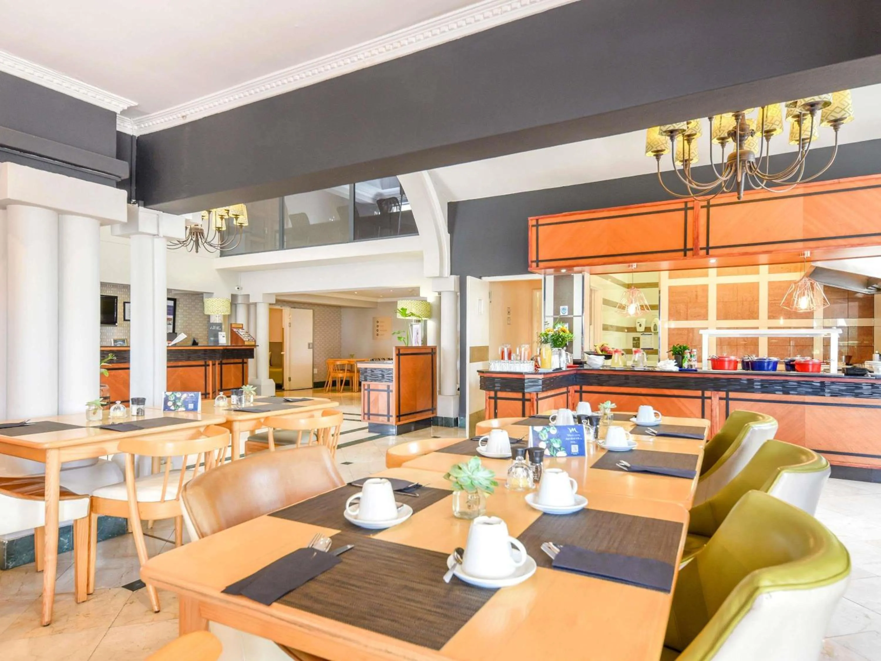 Restaurant/places to eat in Mercure Johannesburg Midrand