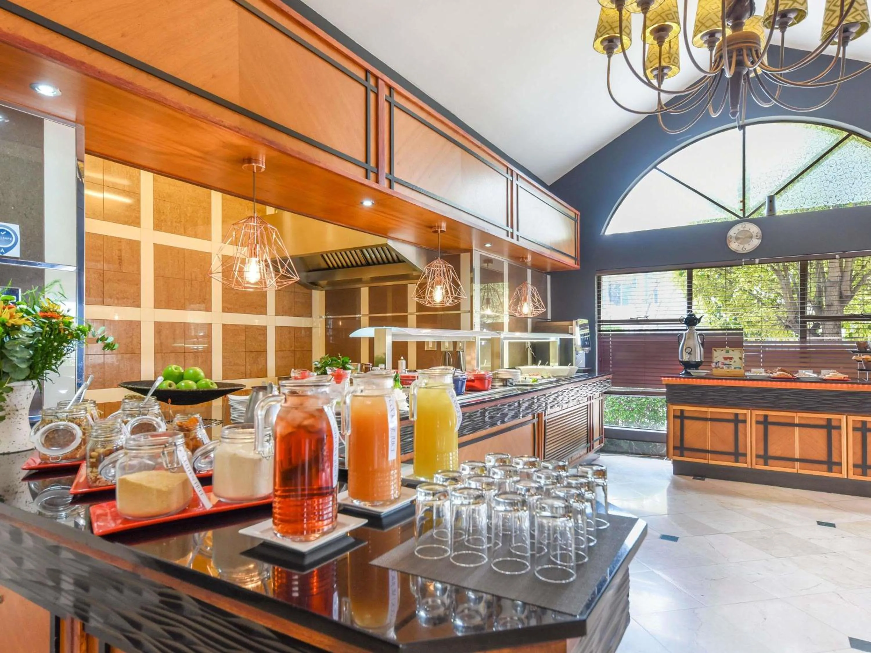 Restaurant/places to eat in Mercure Johannesburg Midrand