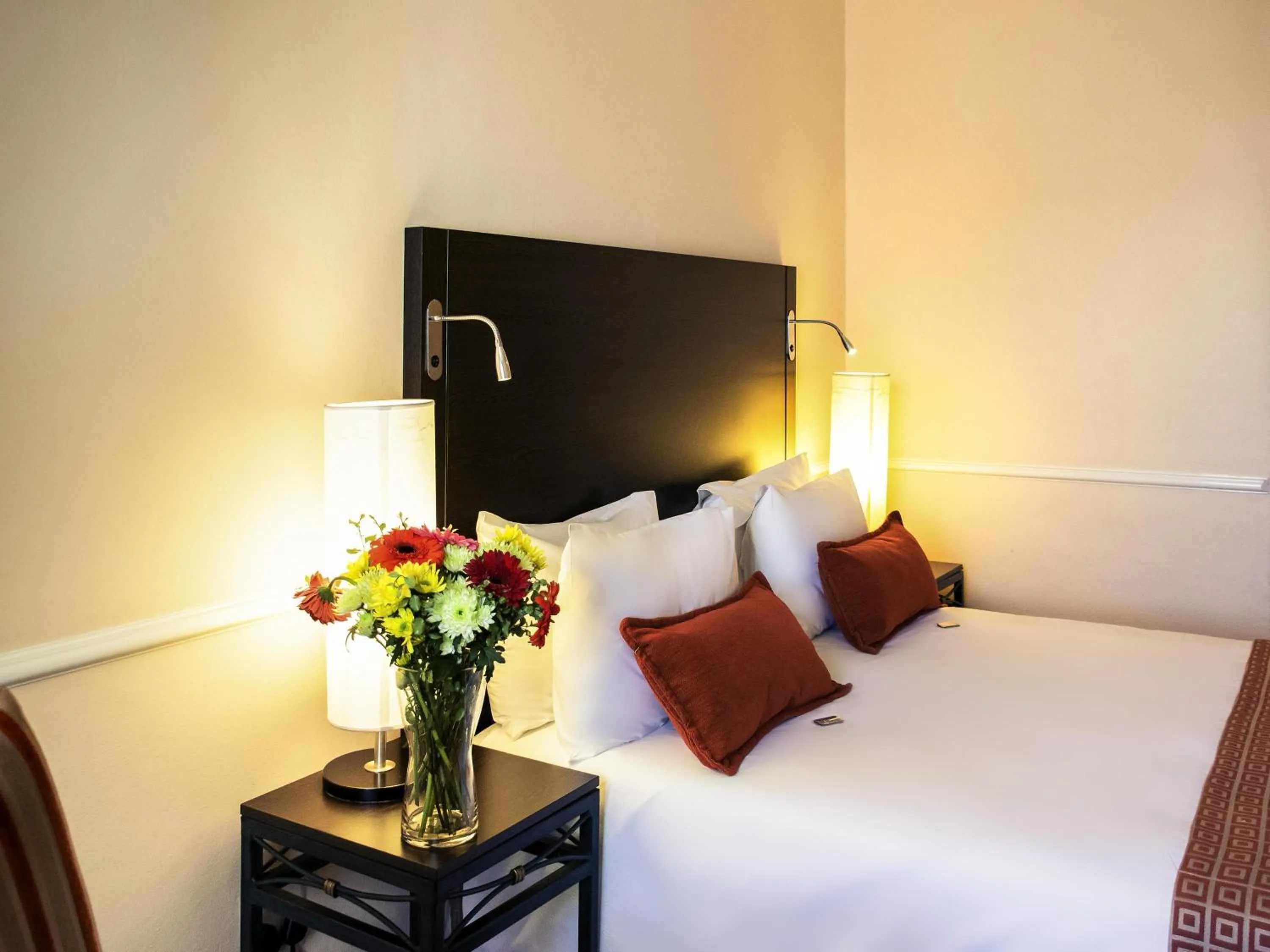 Bedroom, Bed in Mercure Johannesburg Midrand