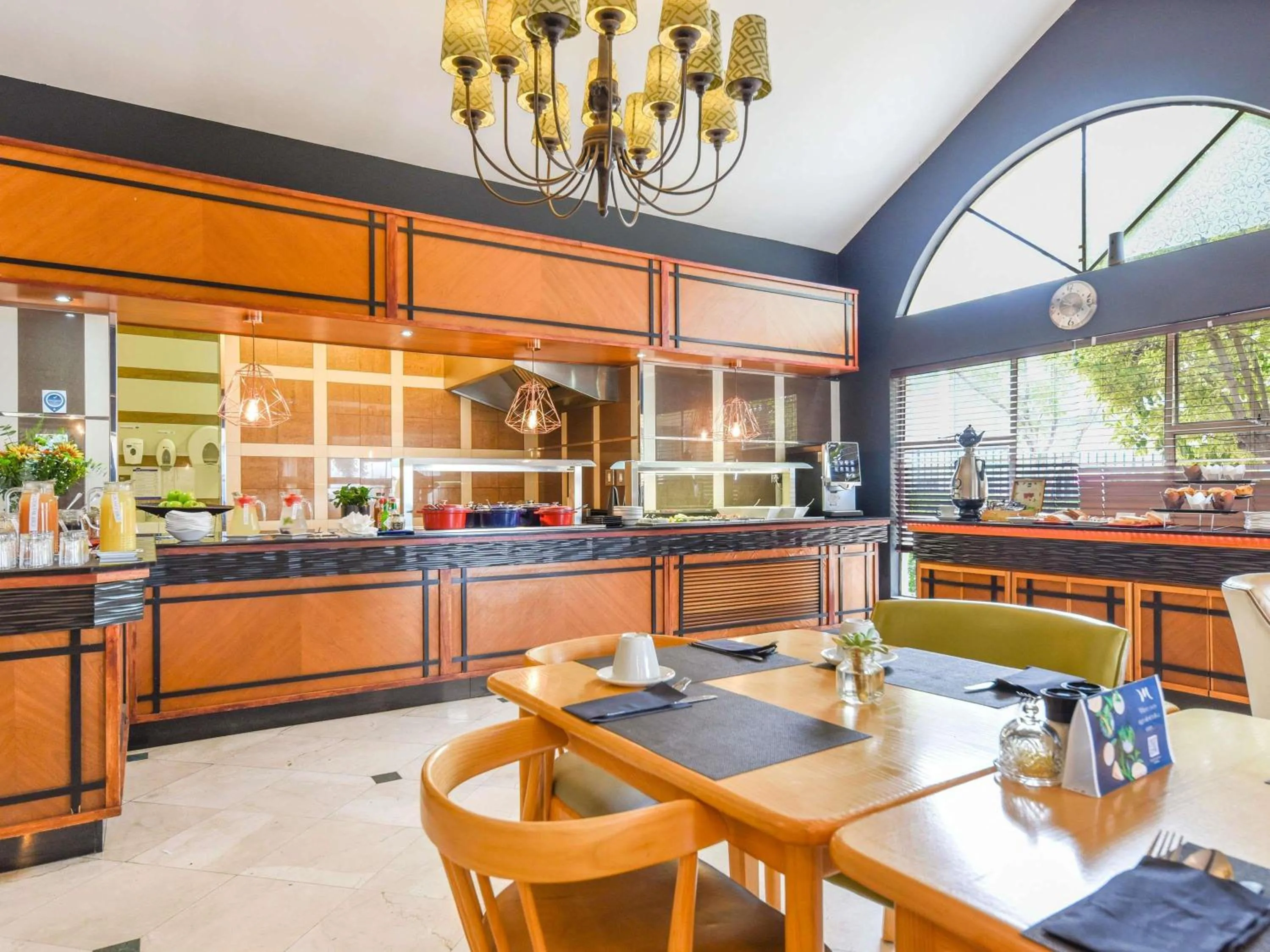 Restaurant/places to eat in Mercure Johannesburg Midrand