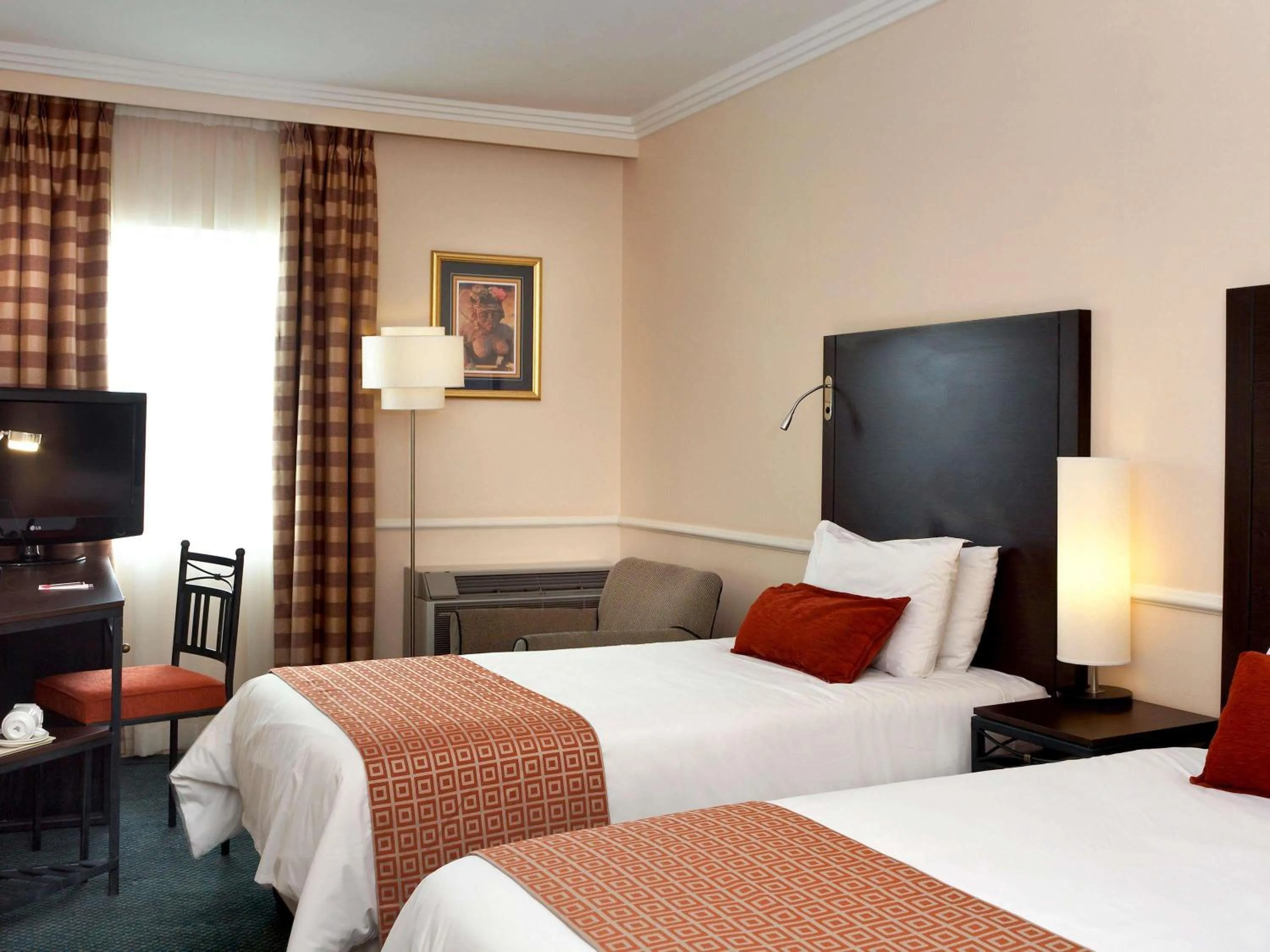 Bedroom, Bed in Mercure Johannesburg Midrand