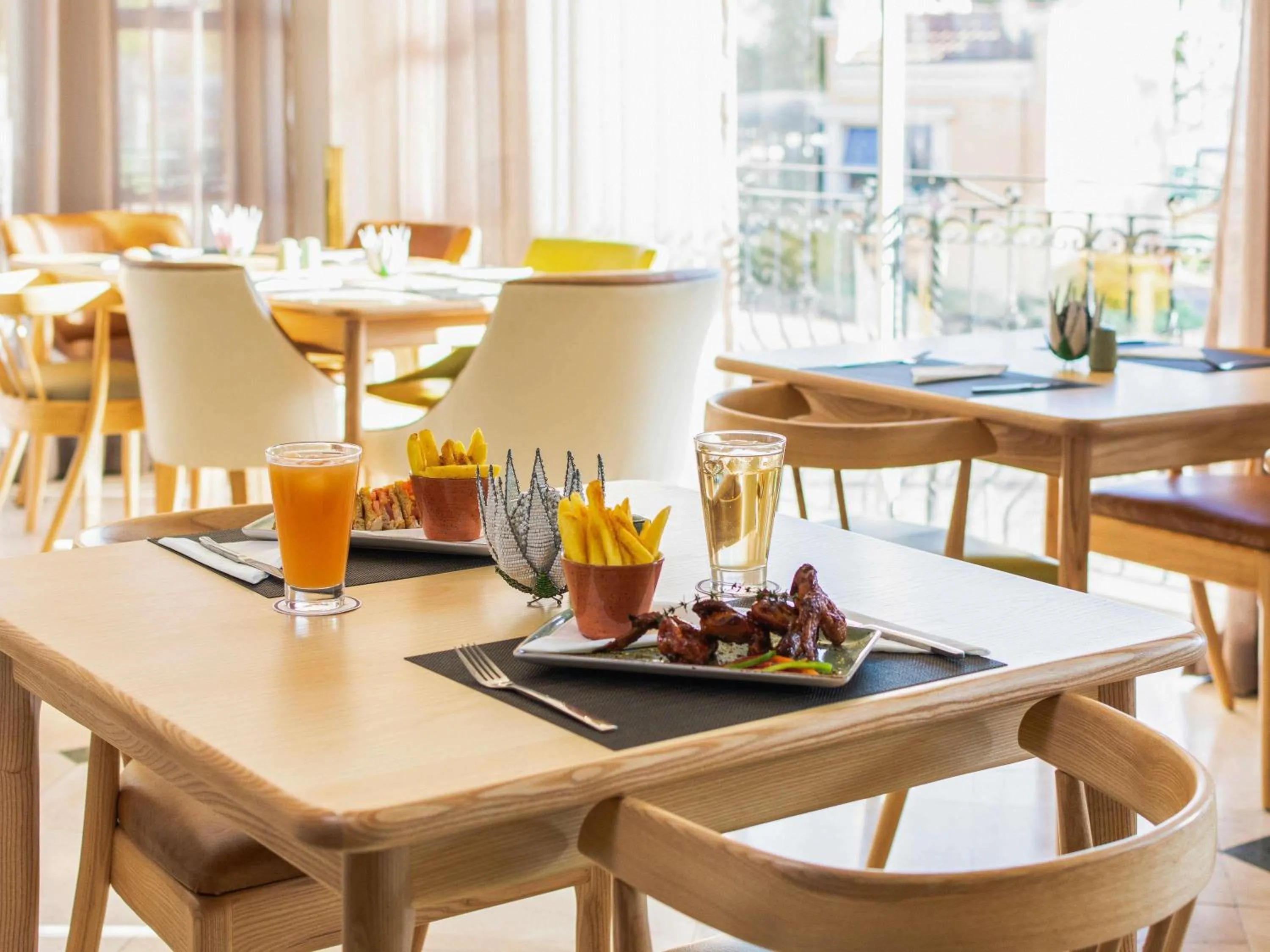 Restaurant/places to eat in Mercure Johannesburg Midrand