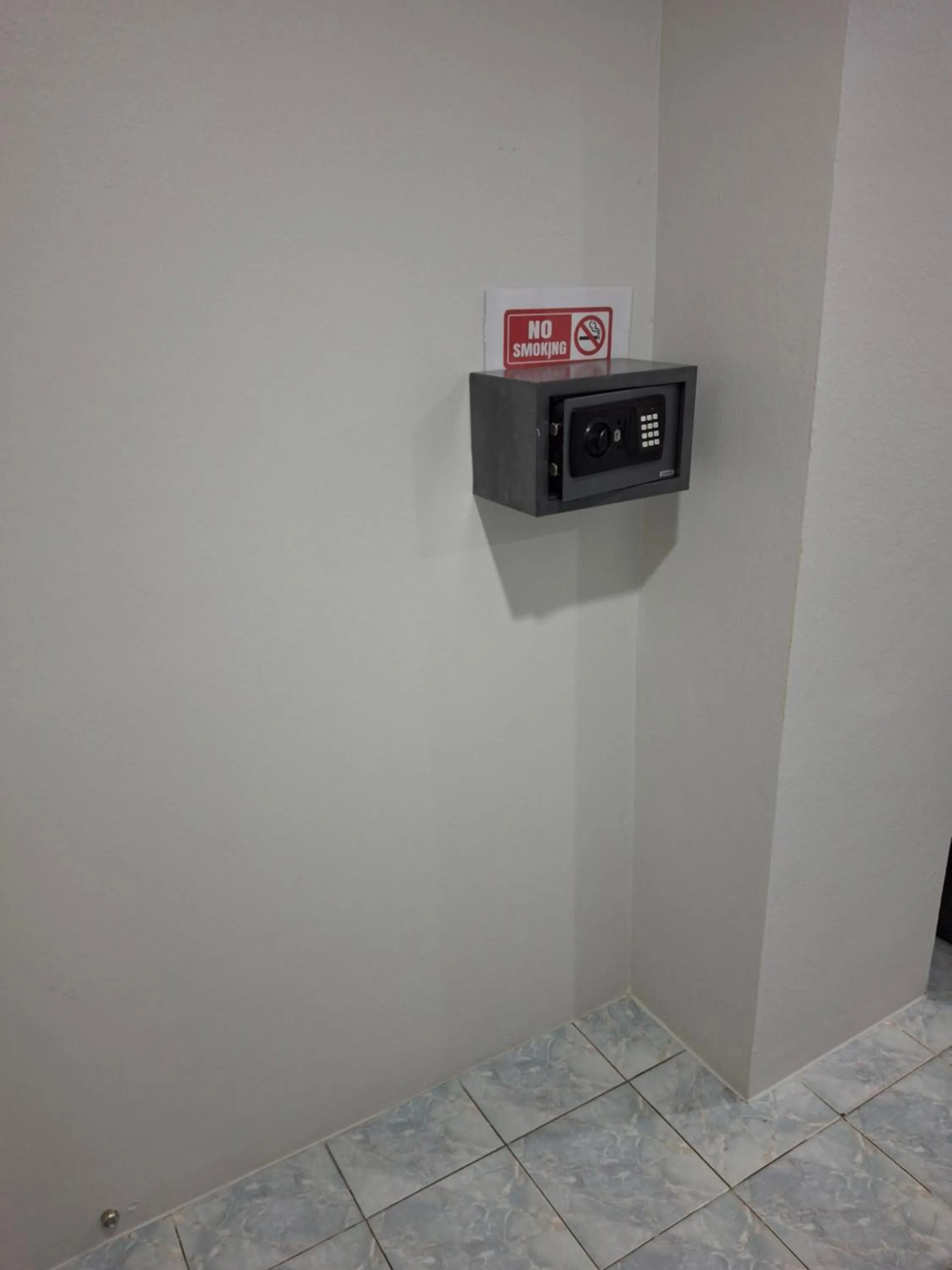 safe in Traveller's Rest Sports Bar