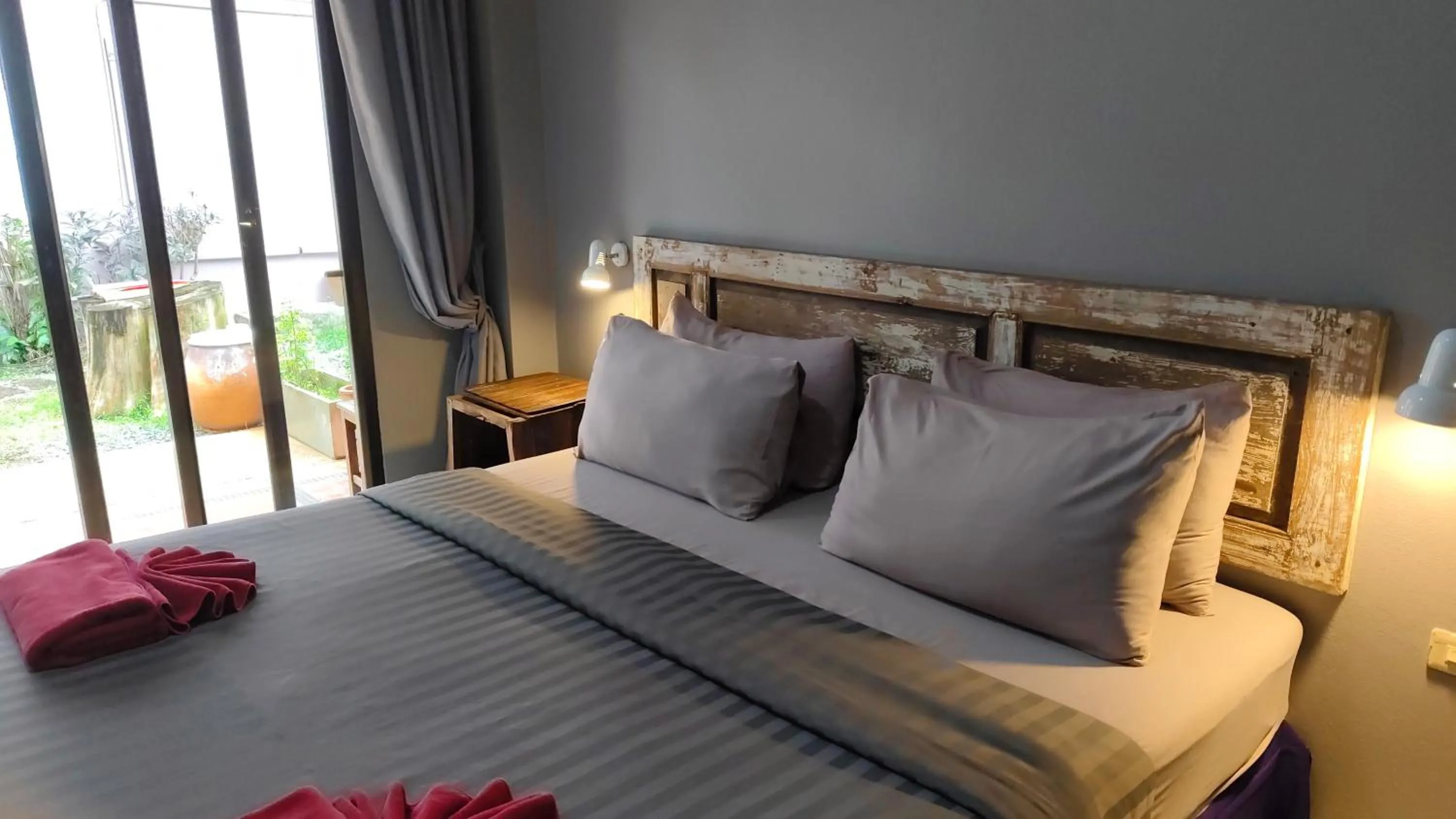 Bed in Baan Toom Village and Resort