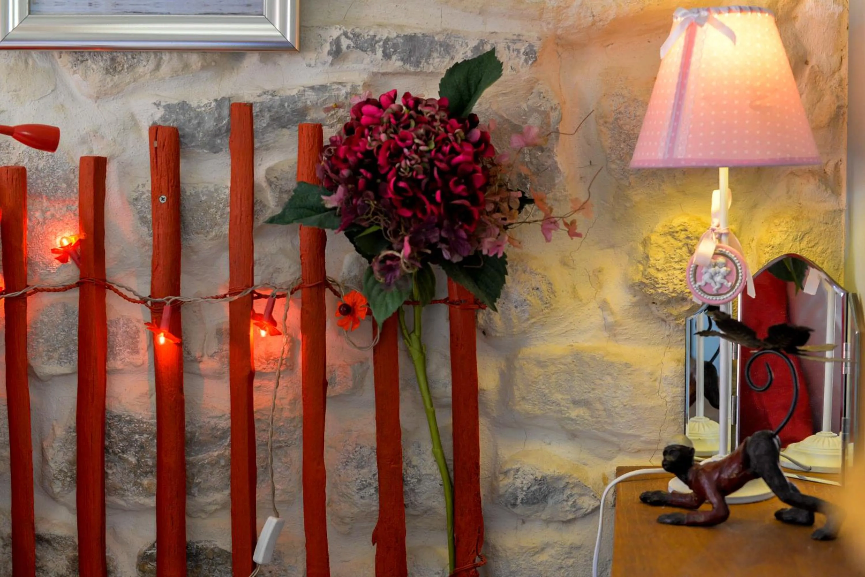 Decorative detail in Le Duplex de Lapparan