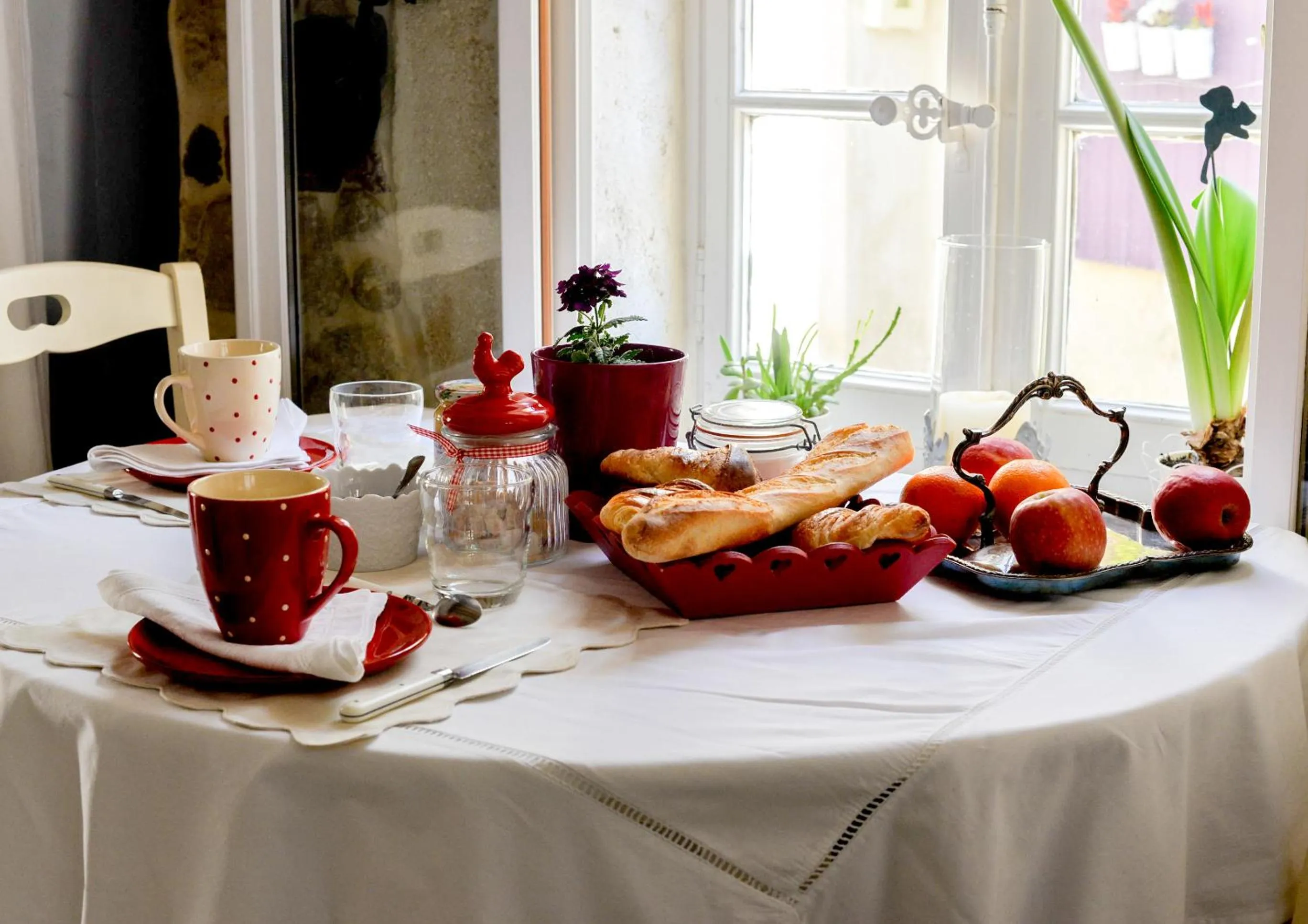 Continental breakfast in Le Duplex de Lapparan