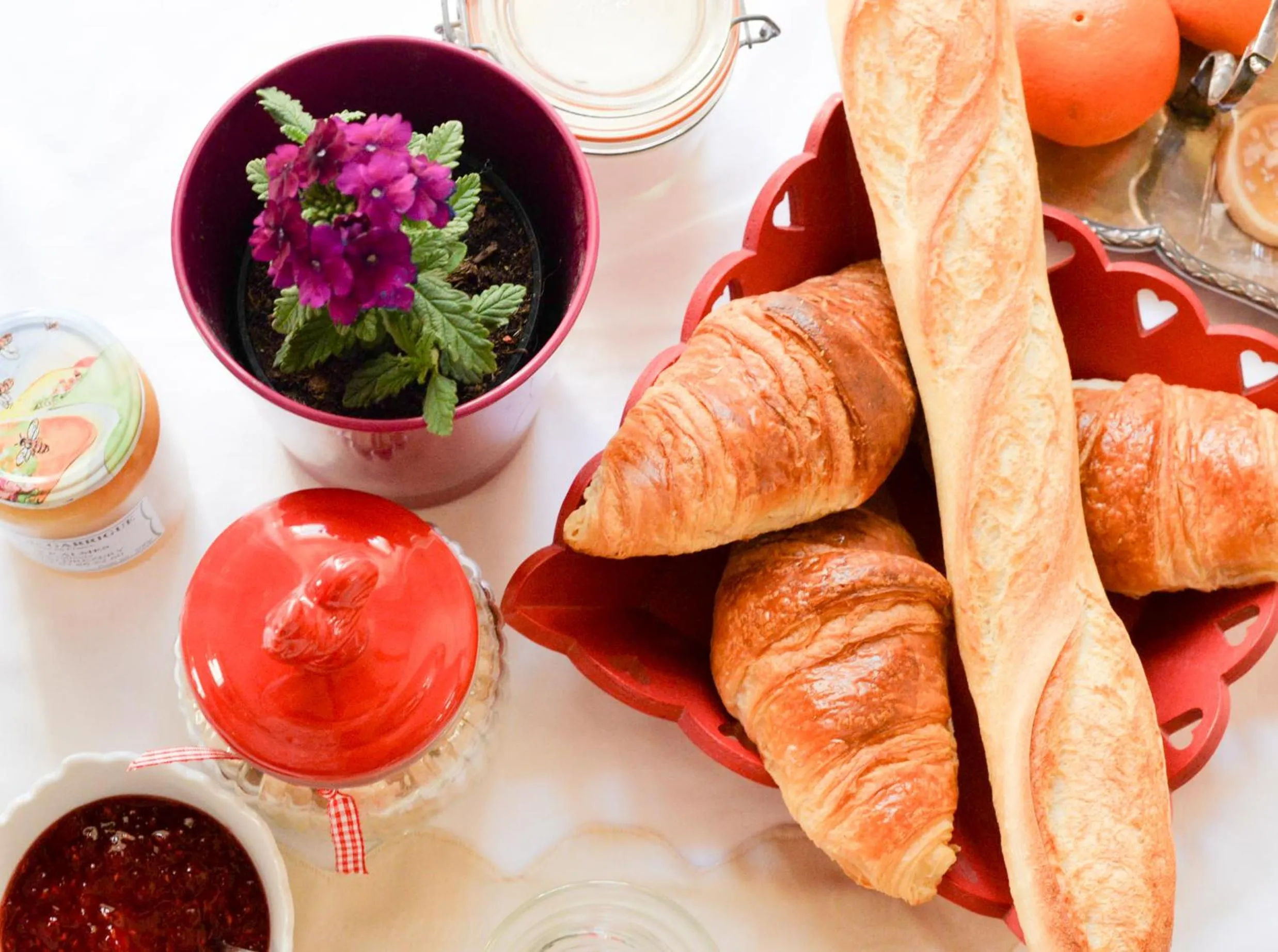 Continental breakfast in Le Duplex de Lapparan