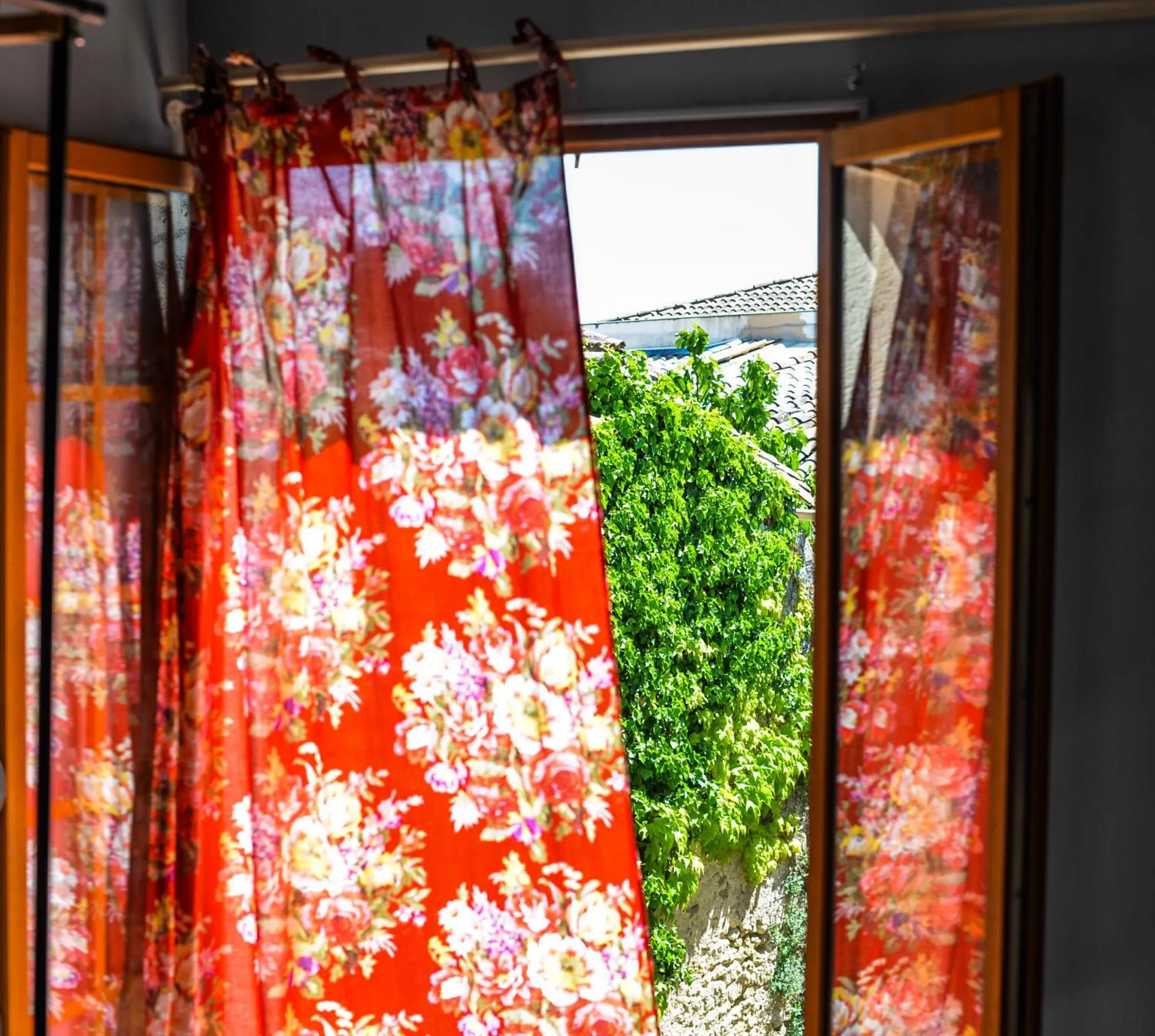 Quiet street view in Le Duplex de Lapparan