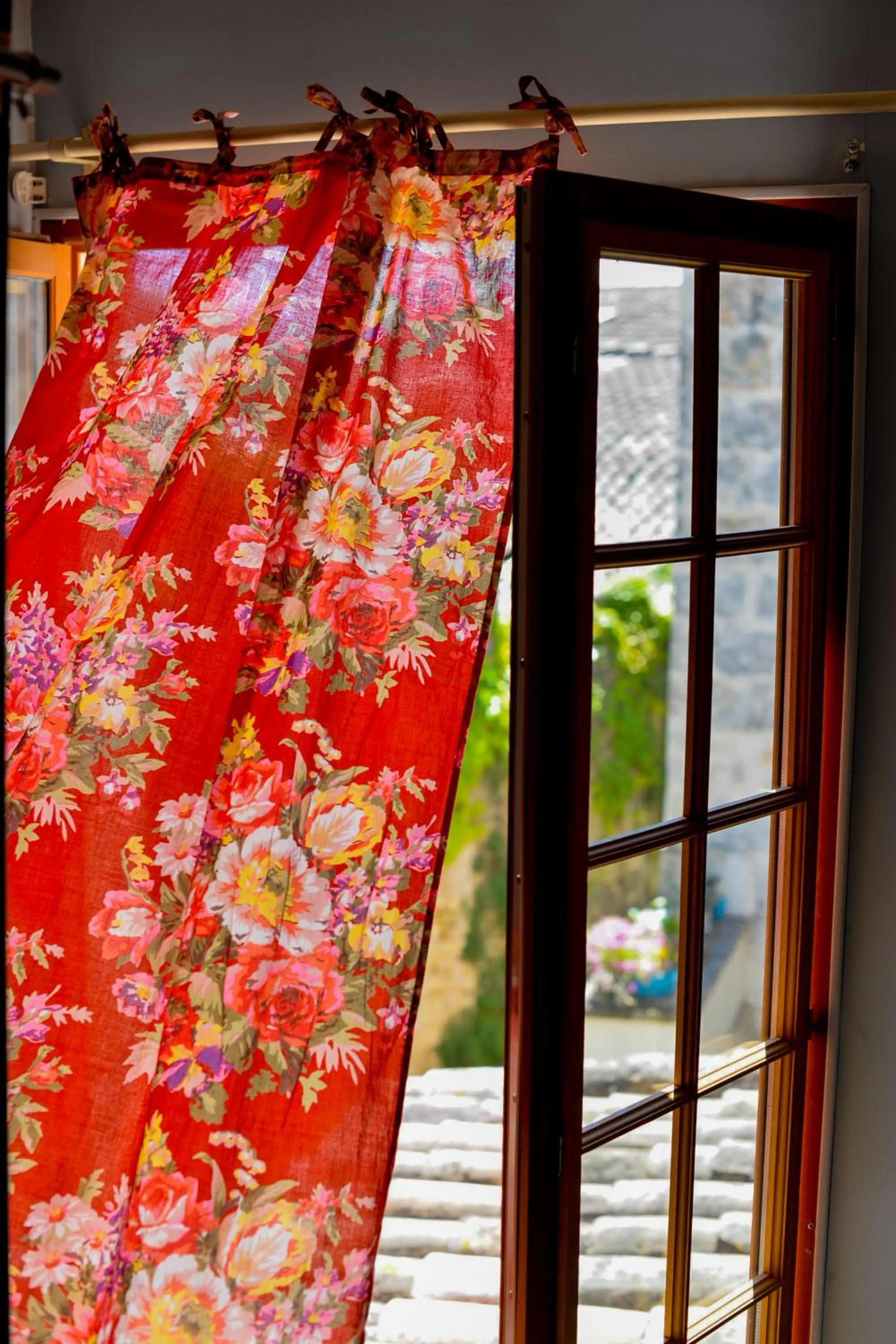 Quiet street view in Le Duplex de Lapparan