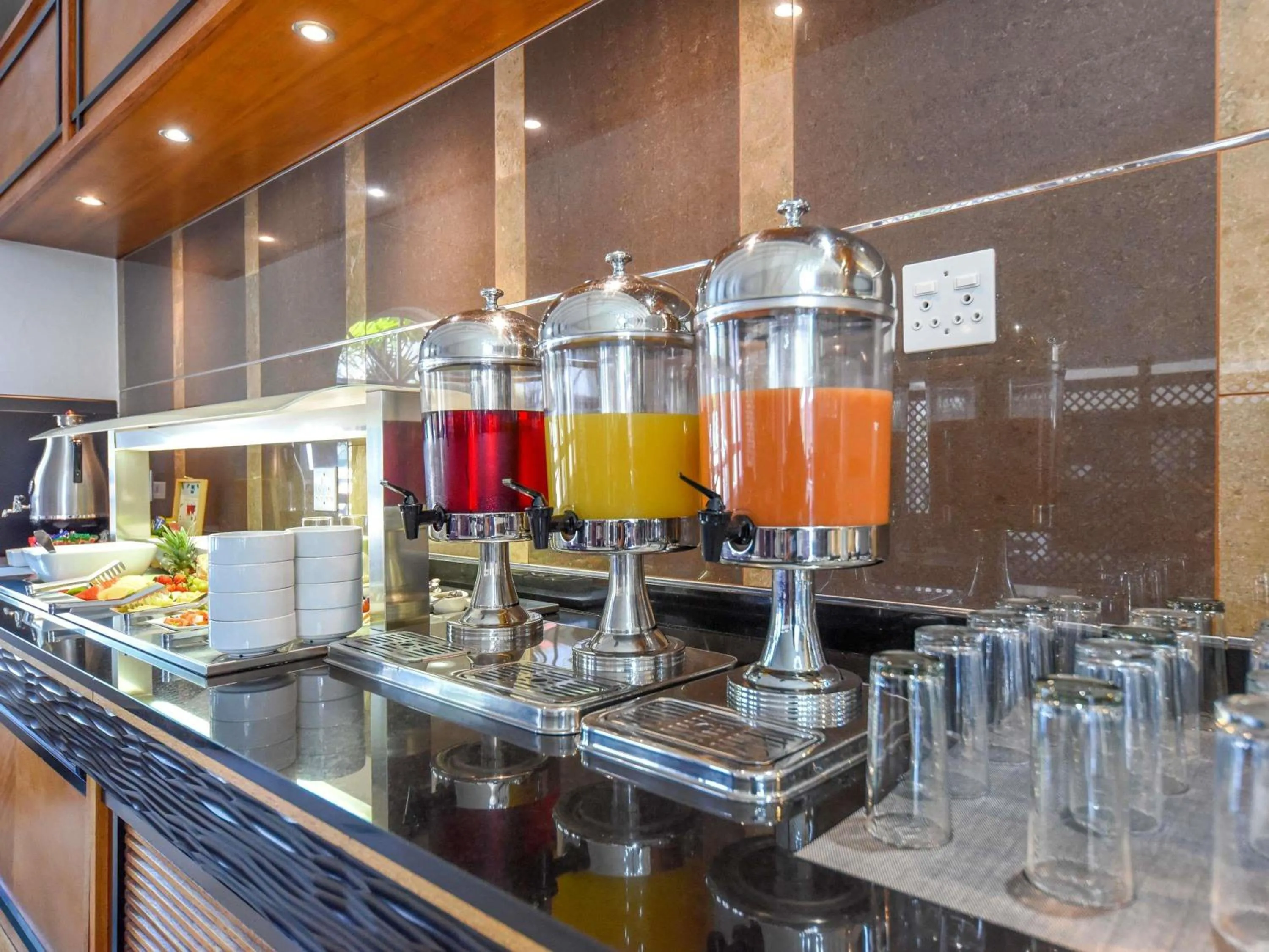 Restaurant/places to eat in Mercure Johannesburg Randburg