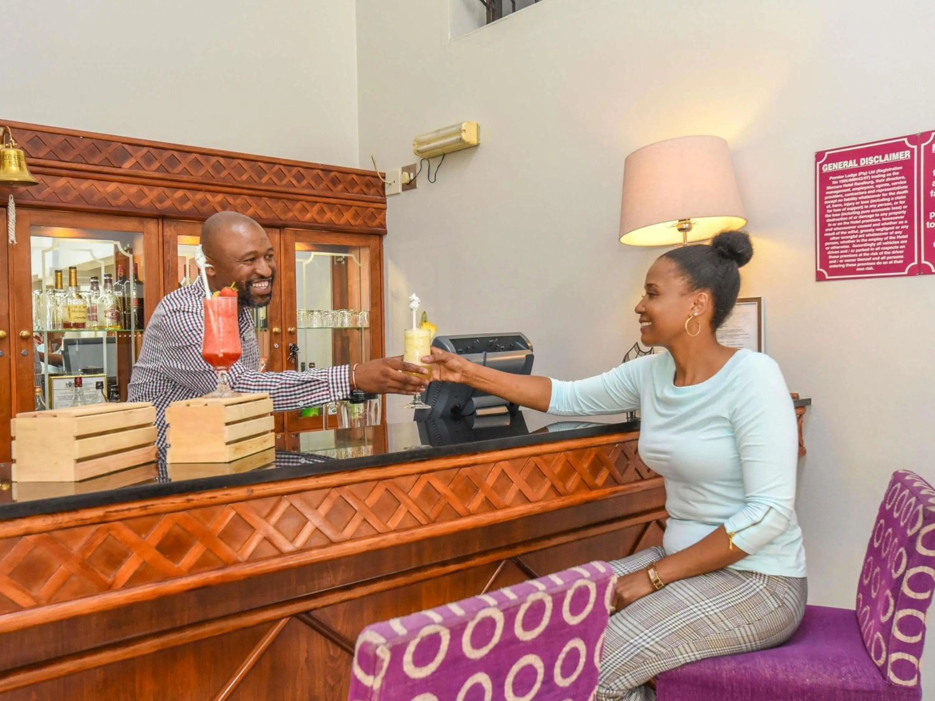 Lounge or bar in Mercure Johannesburg Randburg