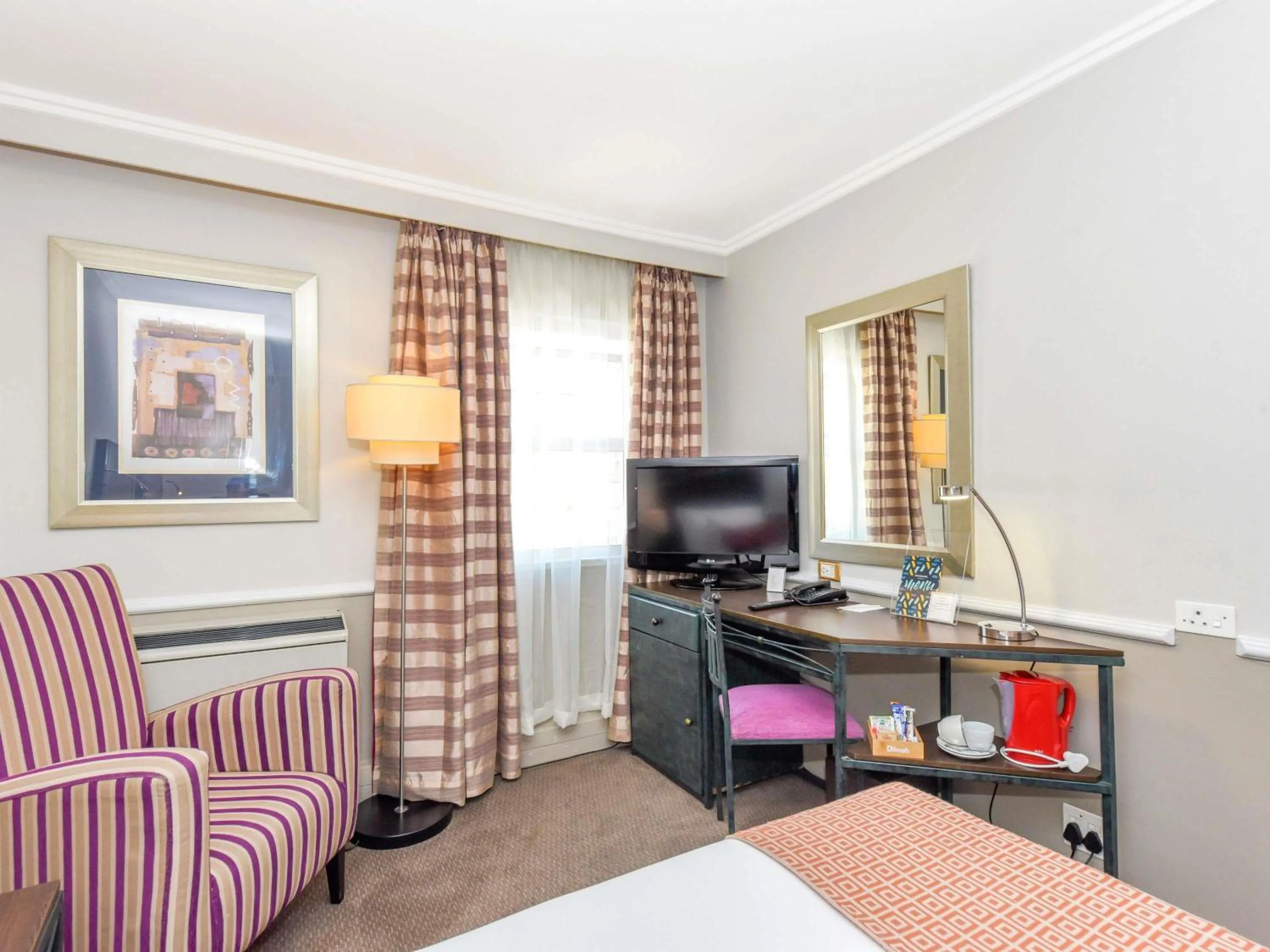 Bedroom, Bed in Mercure Johannesburg Randburg
