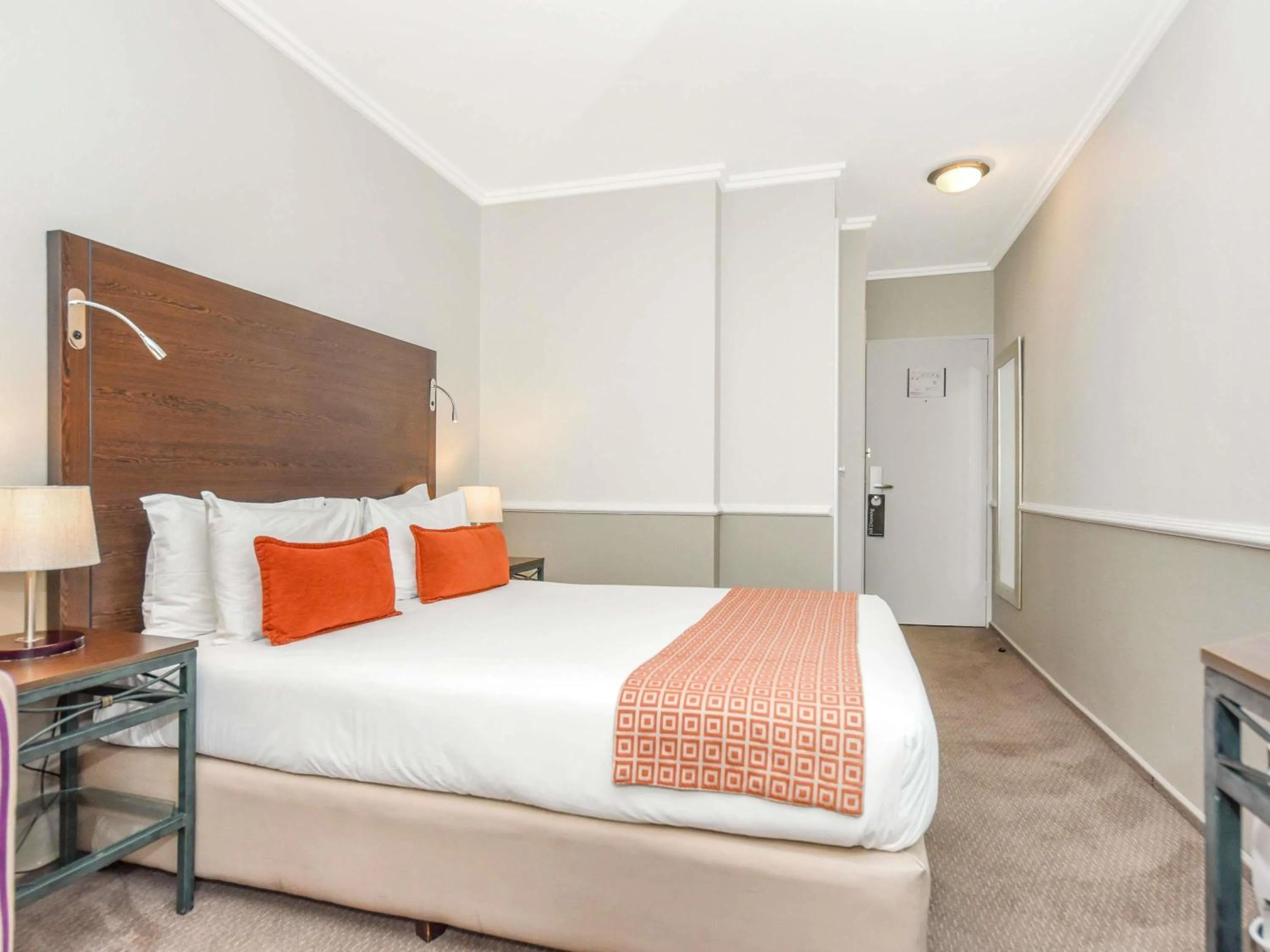 Bedroom, Bed in Mercure Johannesburg Randburg