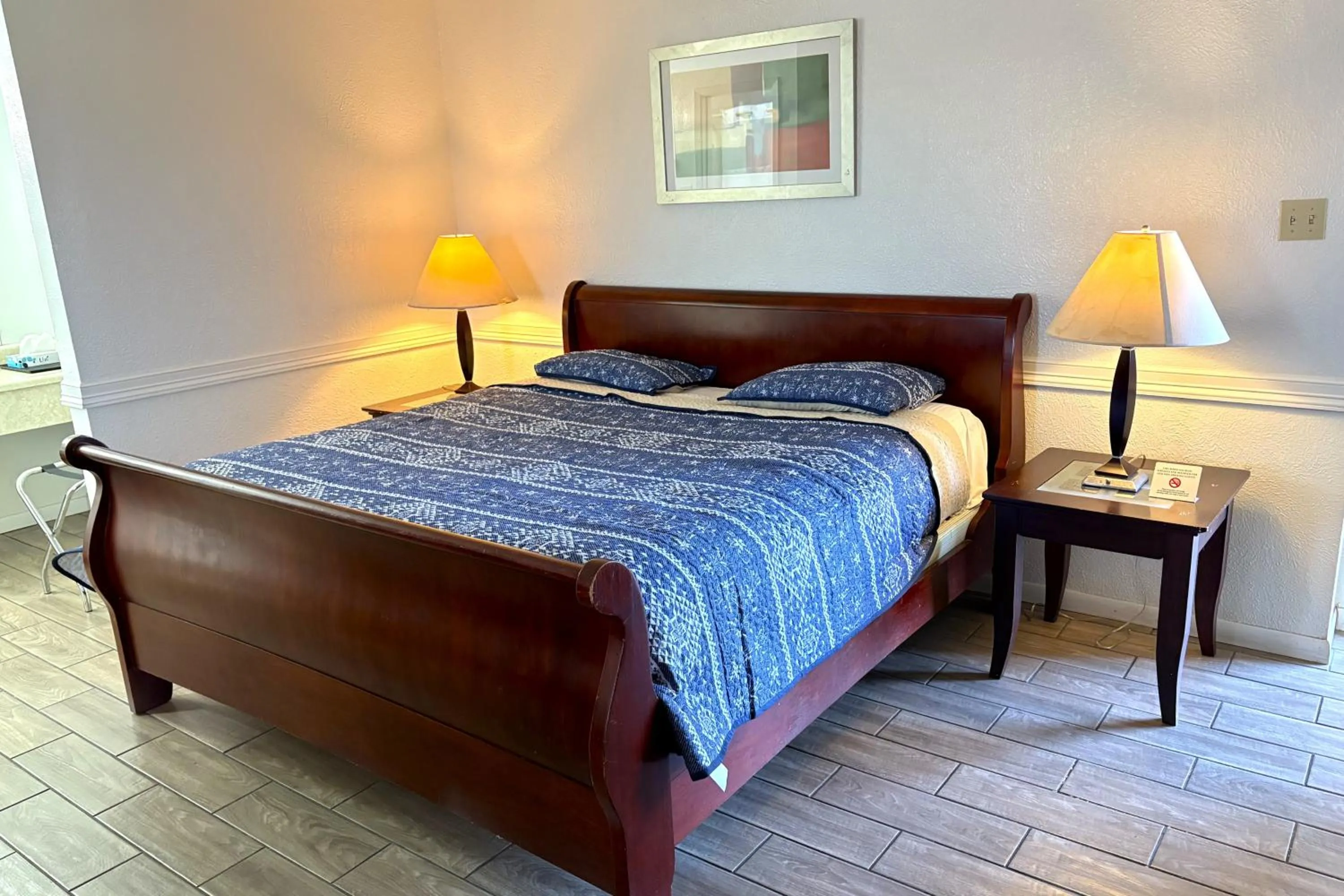 Bedroom, Bed in Chaparral Motel Victoria TX, Hwy 59