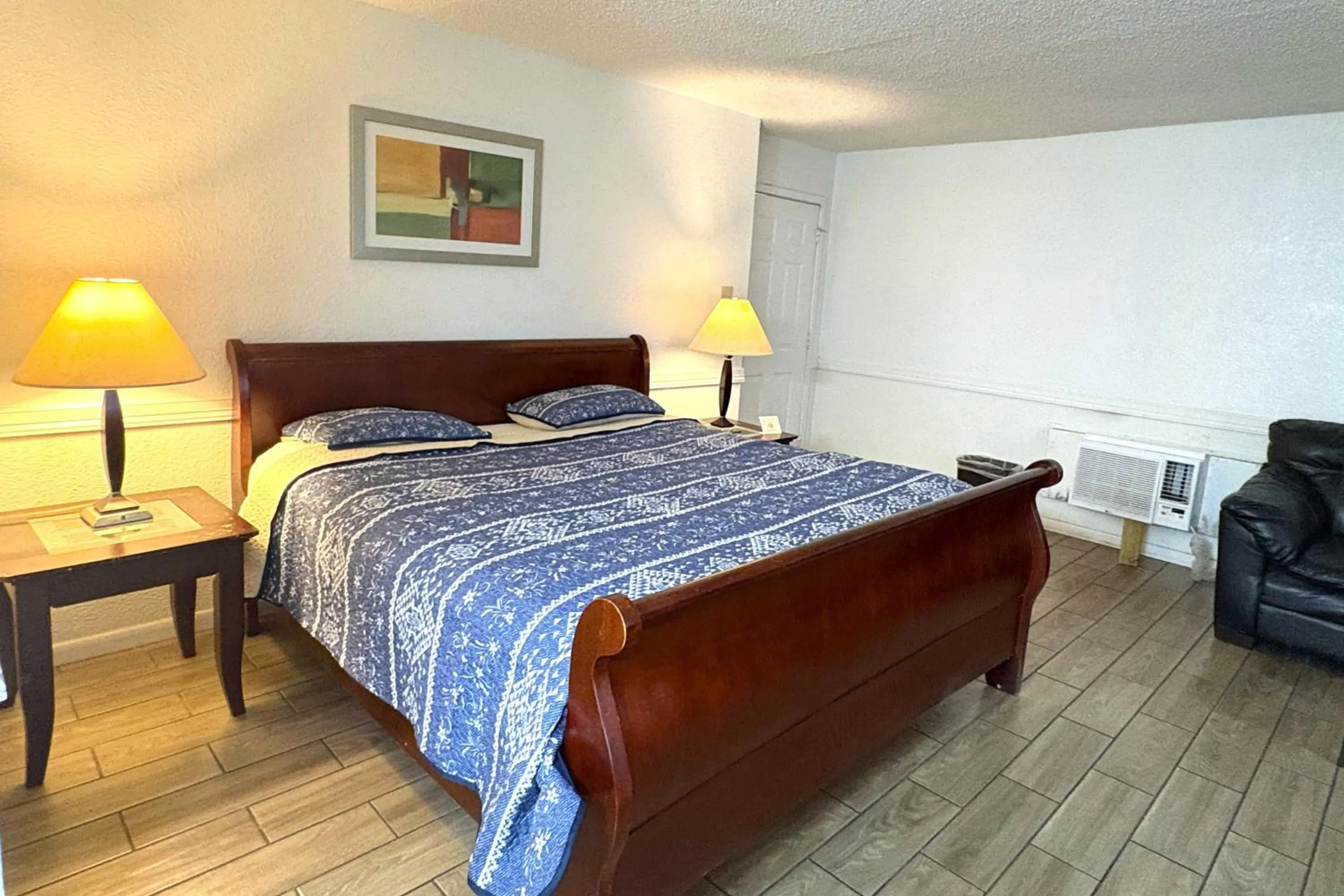 Bedroom, Bed in Chaparral Motel Victoria TX, Hwy 59