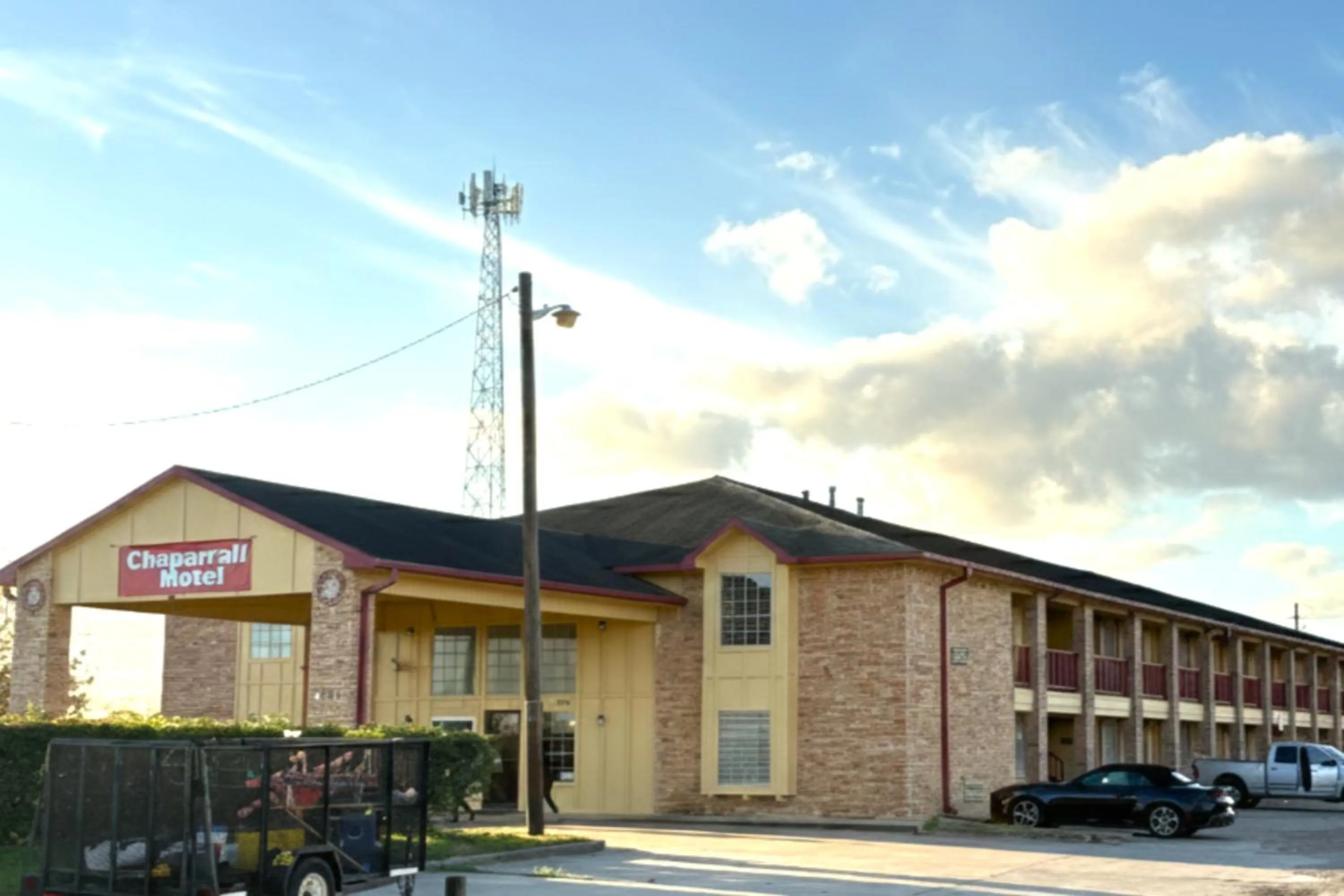 Parking in Chaparral Motel Victoria TX, Hwy 59