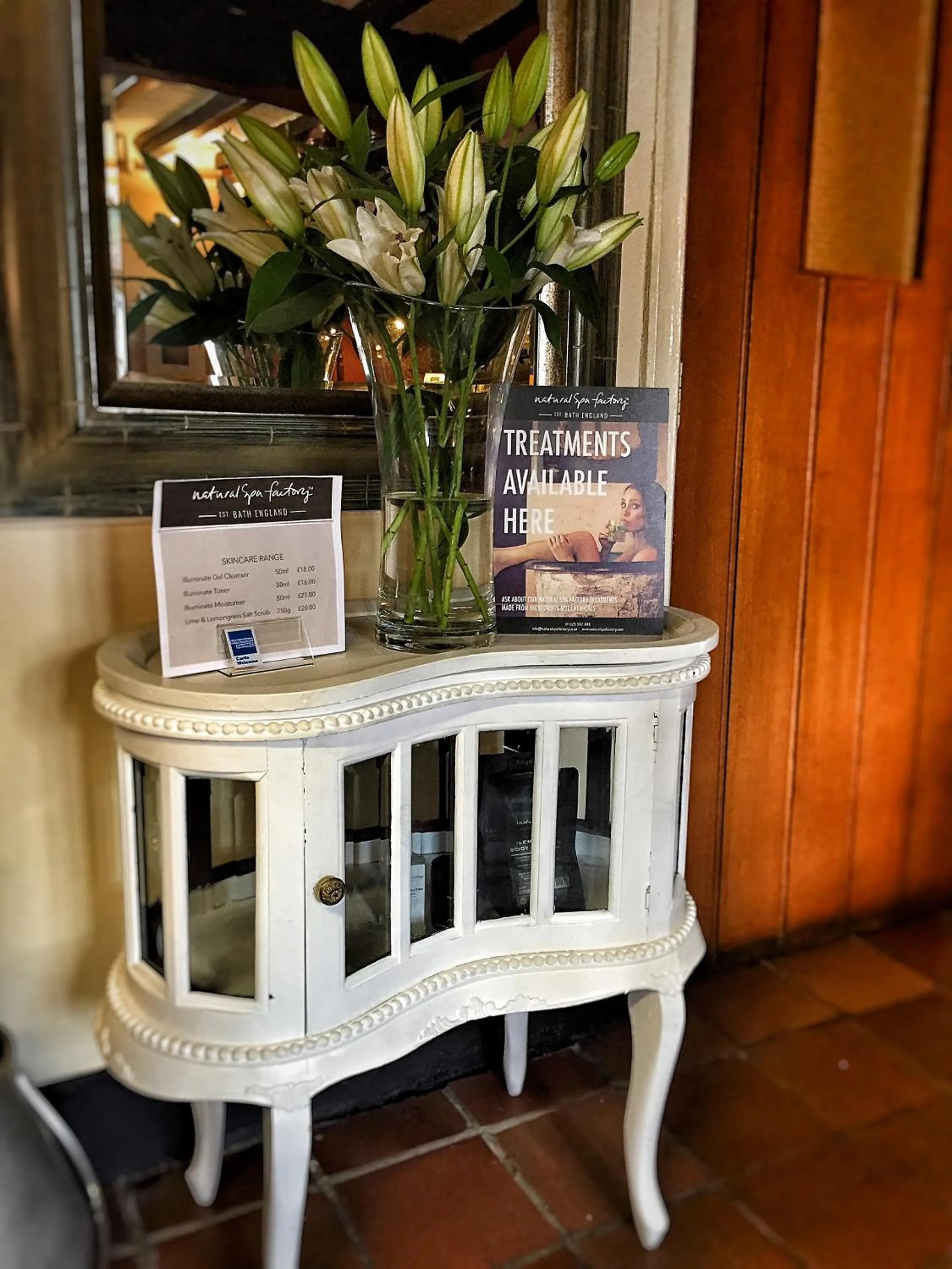 Facade/entrance in The Hand at Llanarmon