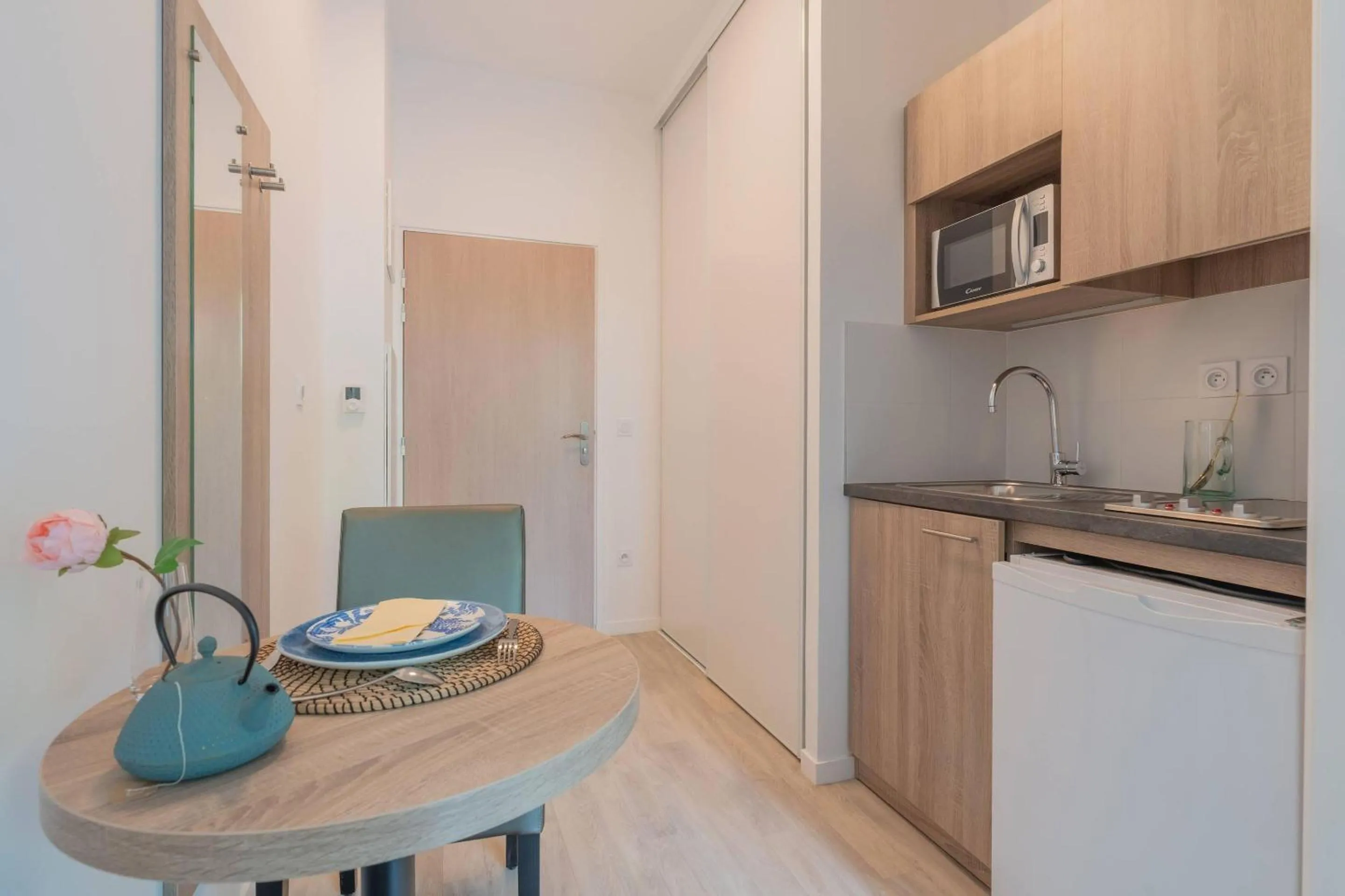 Kitchen or kitchenette in Quality Aparthotel Choisy Orly Airport