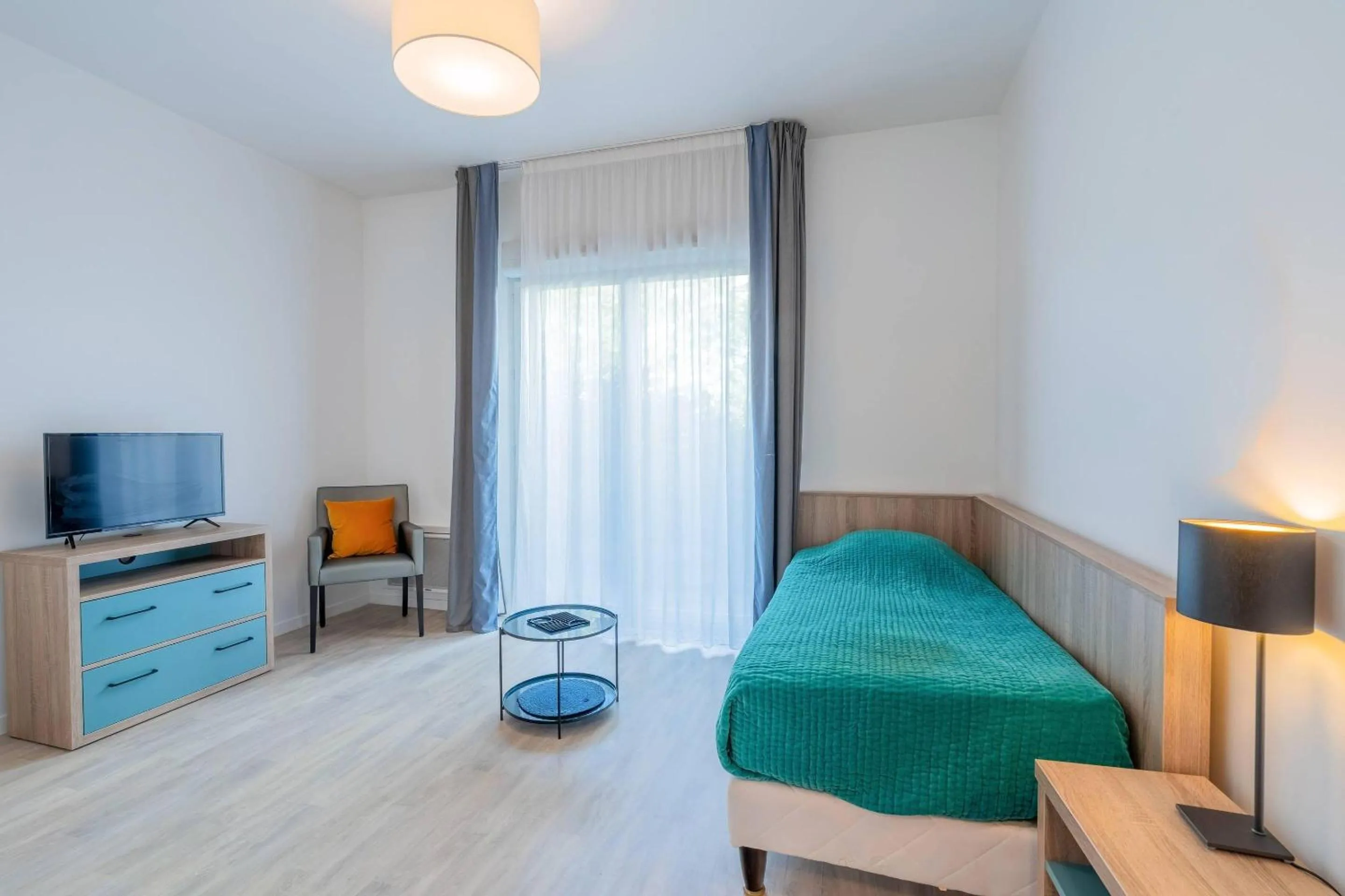 Bedroom, Bed in Quality Aparthotel Choisy Orly Airport