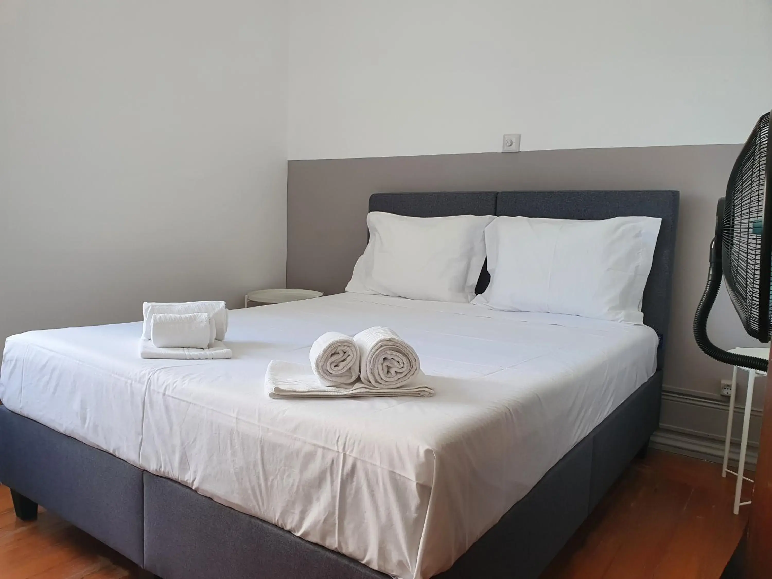 Double Room with Shared Bathroom in Baixa Terrace Hostel Double Room with Shared Bathroom in Baixa Terrace Hostel