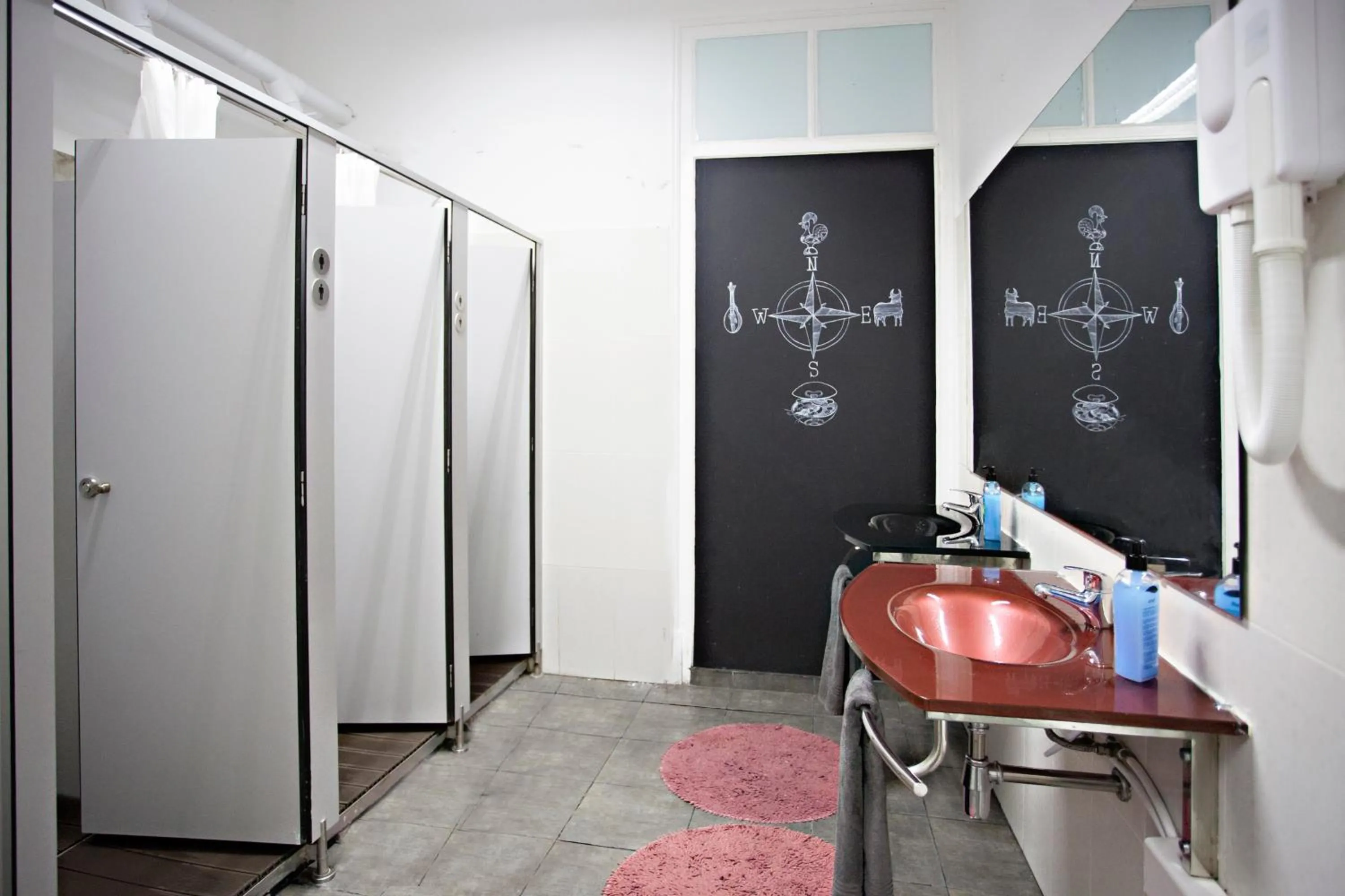 Shower in Baixa Terrace Hostel