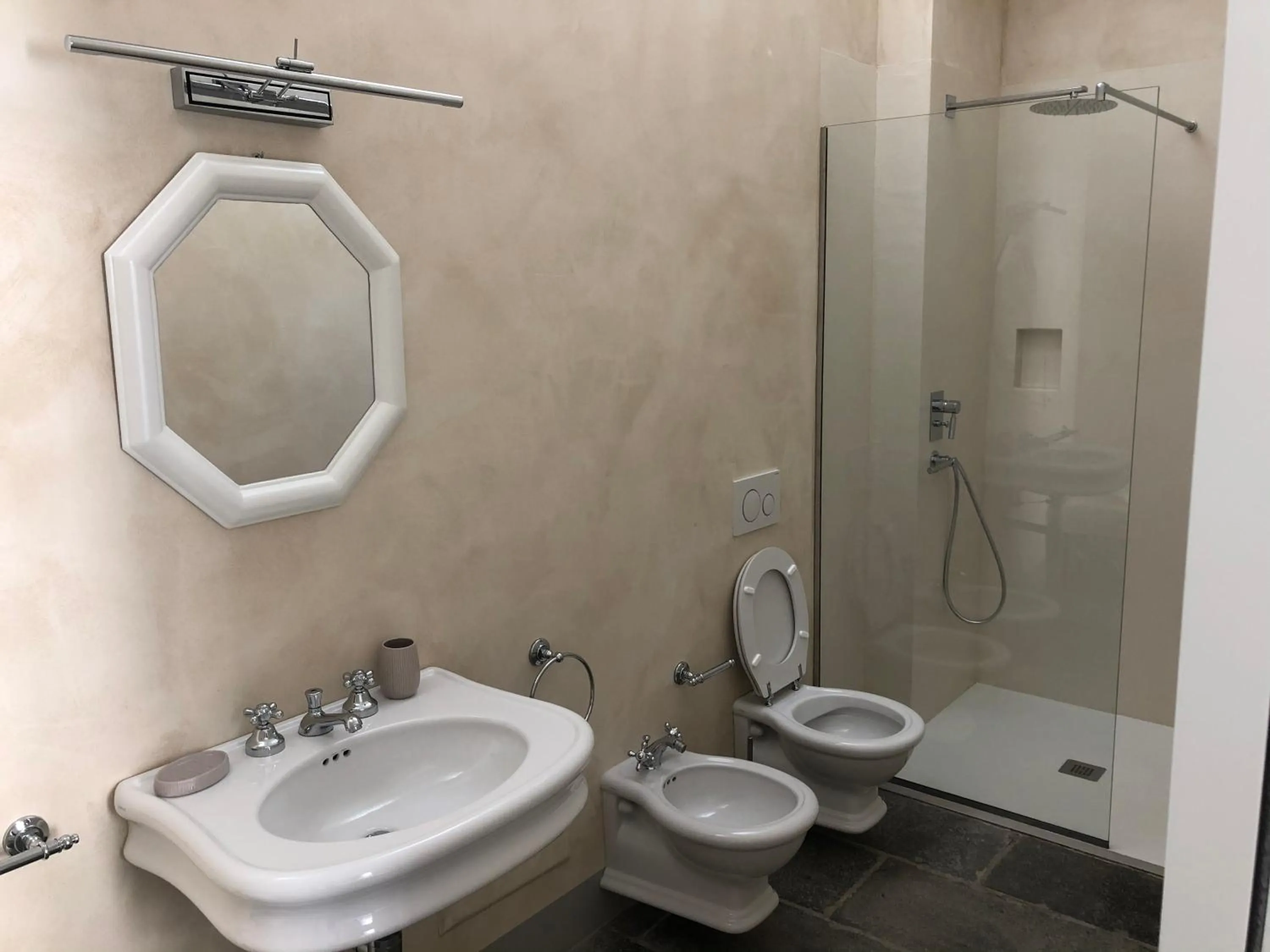 Bathroom in Palazzo Mantua Benavides Suites & Apartments