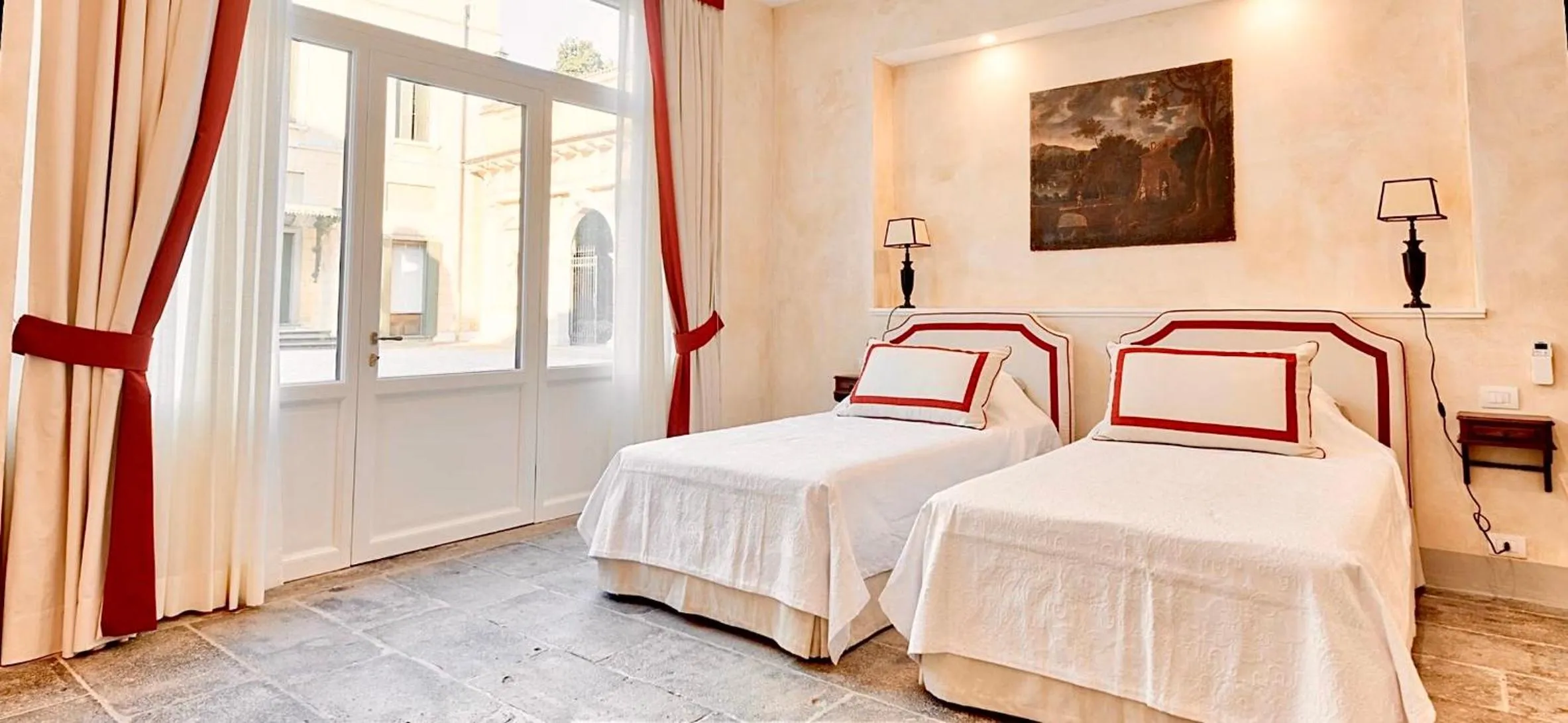 Bed in Palazzo Mantua Benavides Suites & Apartments