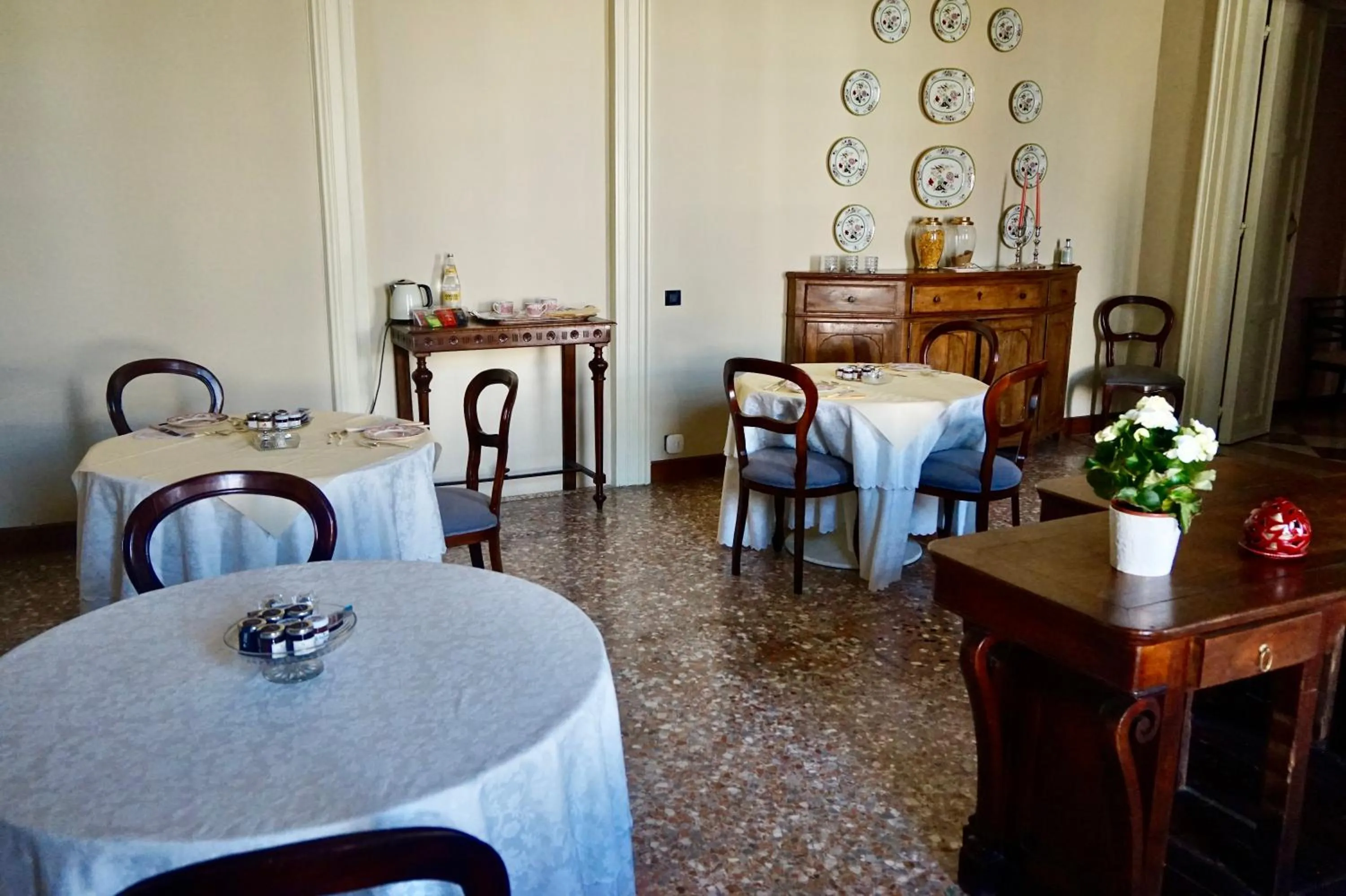 Buffet breakfast in Palazzo Mantua Benavides Suites & Apartments