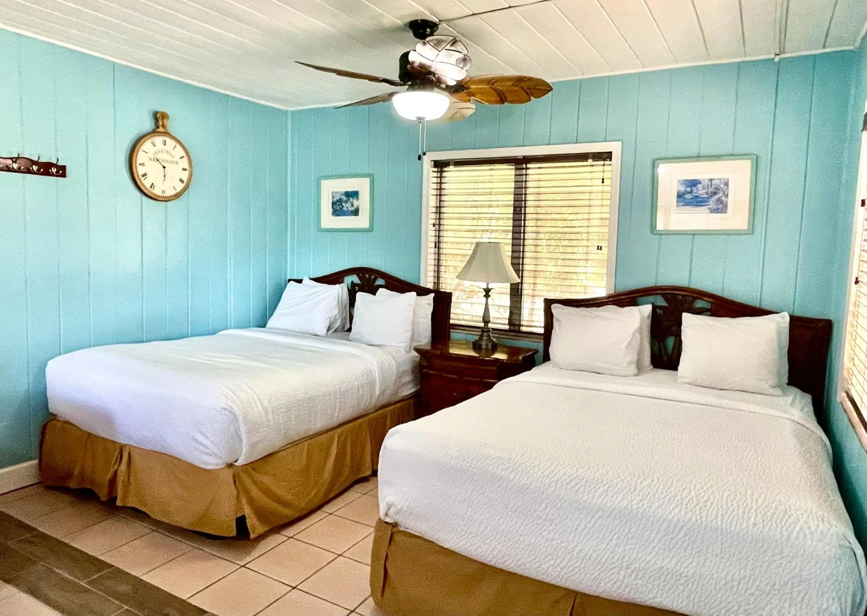 Bed in The Pelican Key Largo Cottages