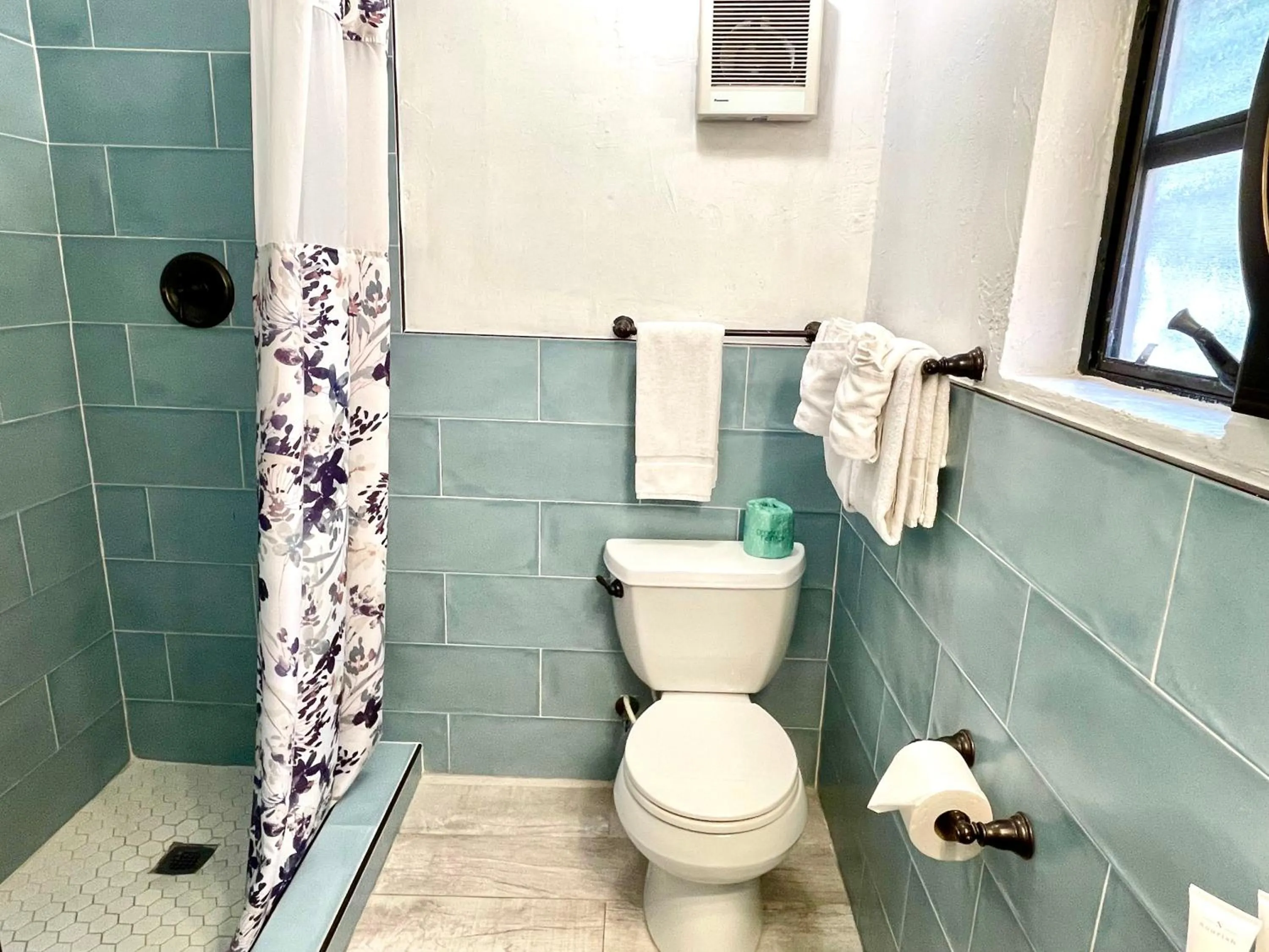 Shower in The Pelican Key Largo Cottages