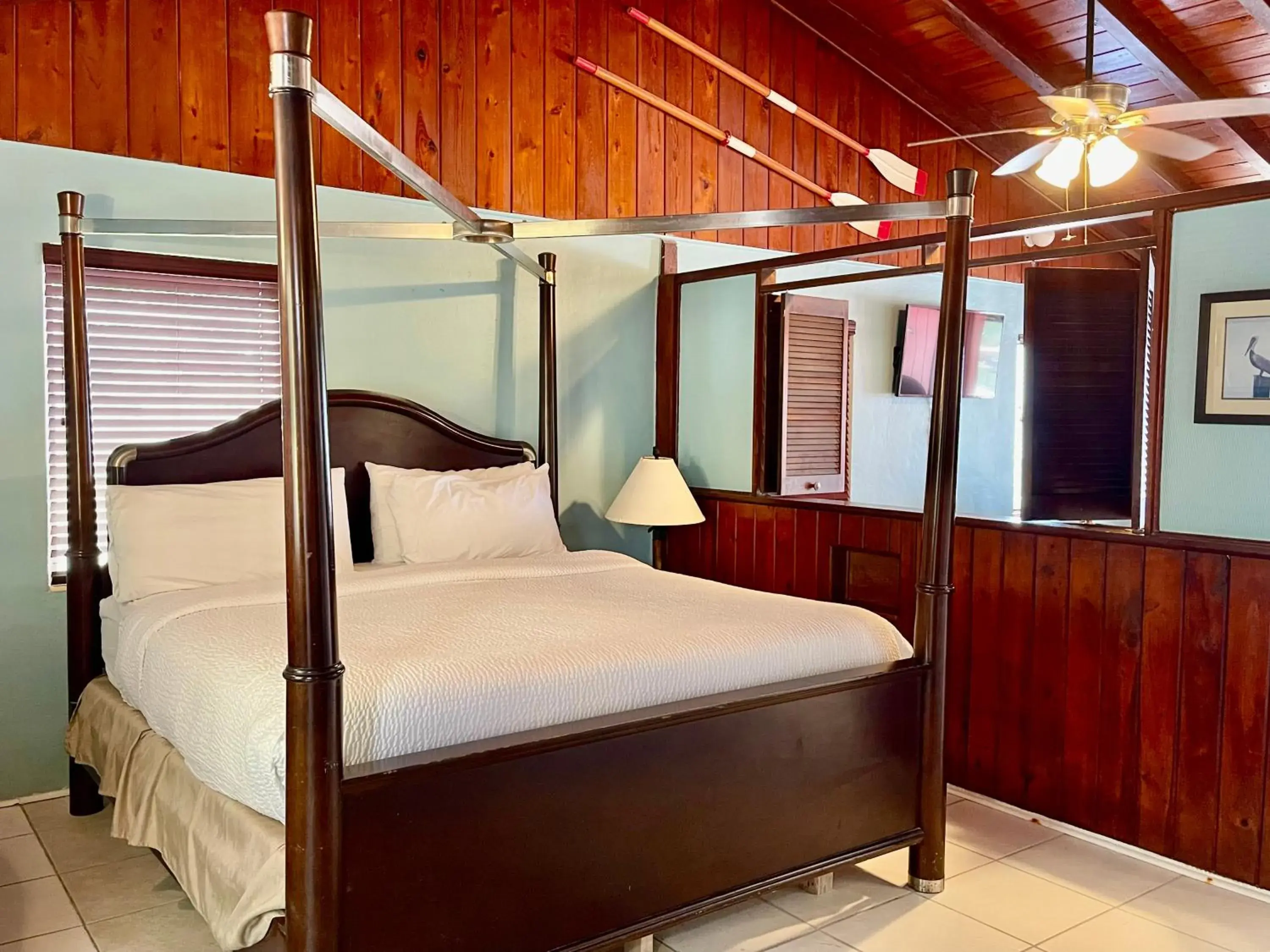 Sailaway King Waterfront Suite in The Pelican Key Largo Cottages Sailaway King Waterfront Suite in The Pelican Key Largo Cottages