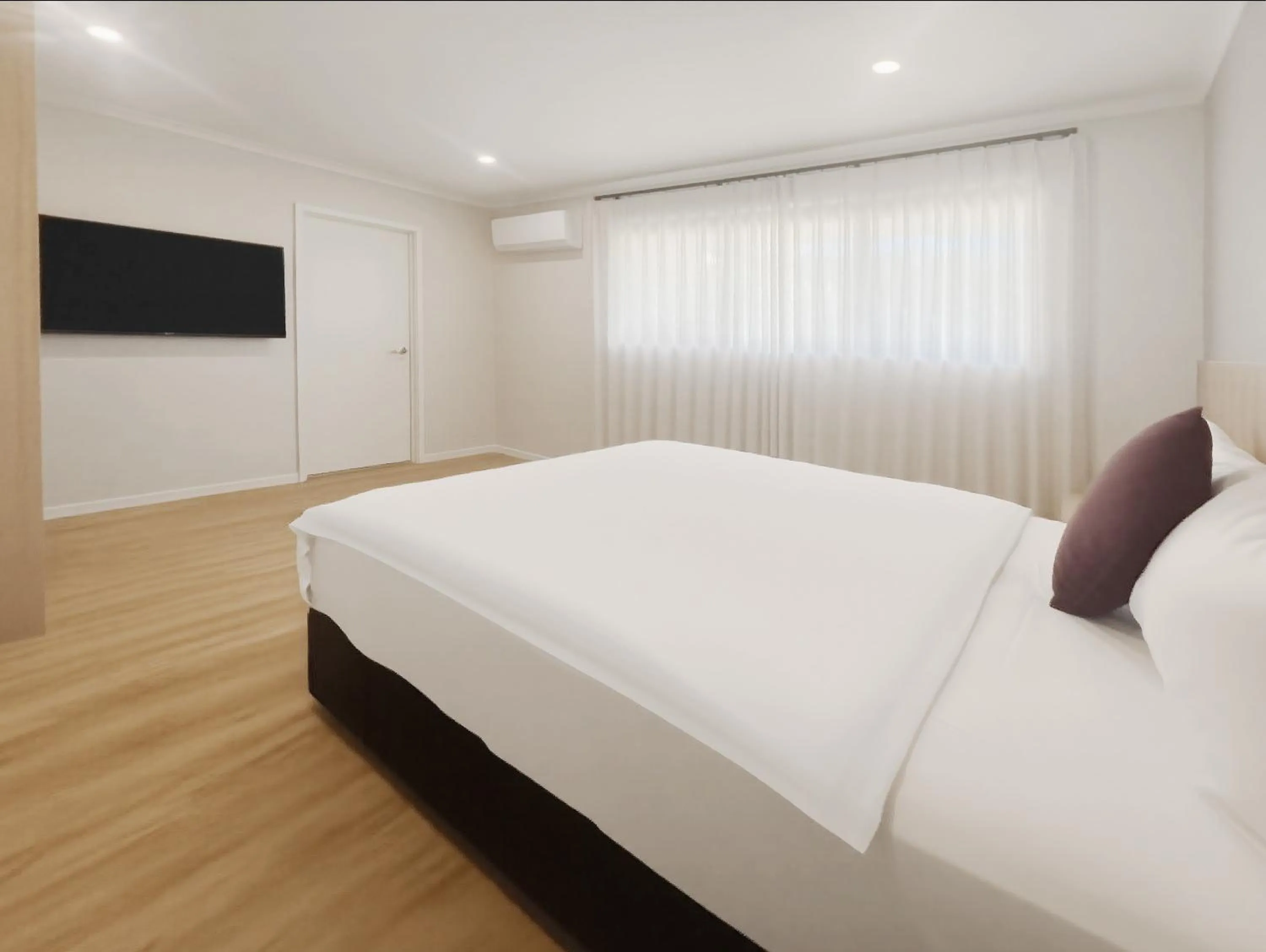 Bed in Albany Oak Motel