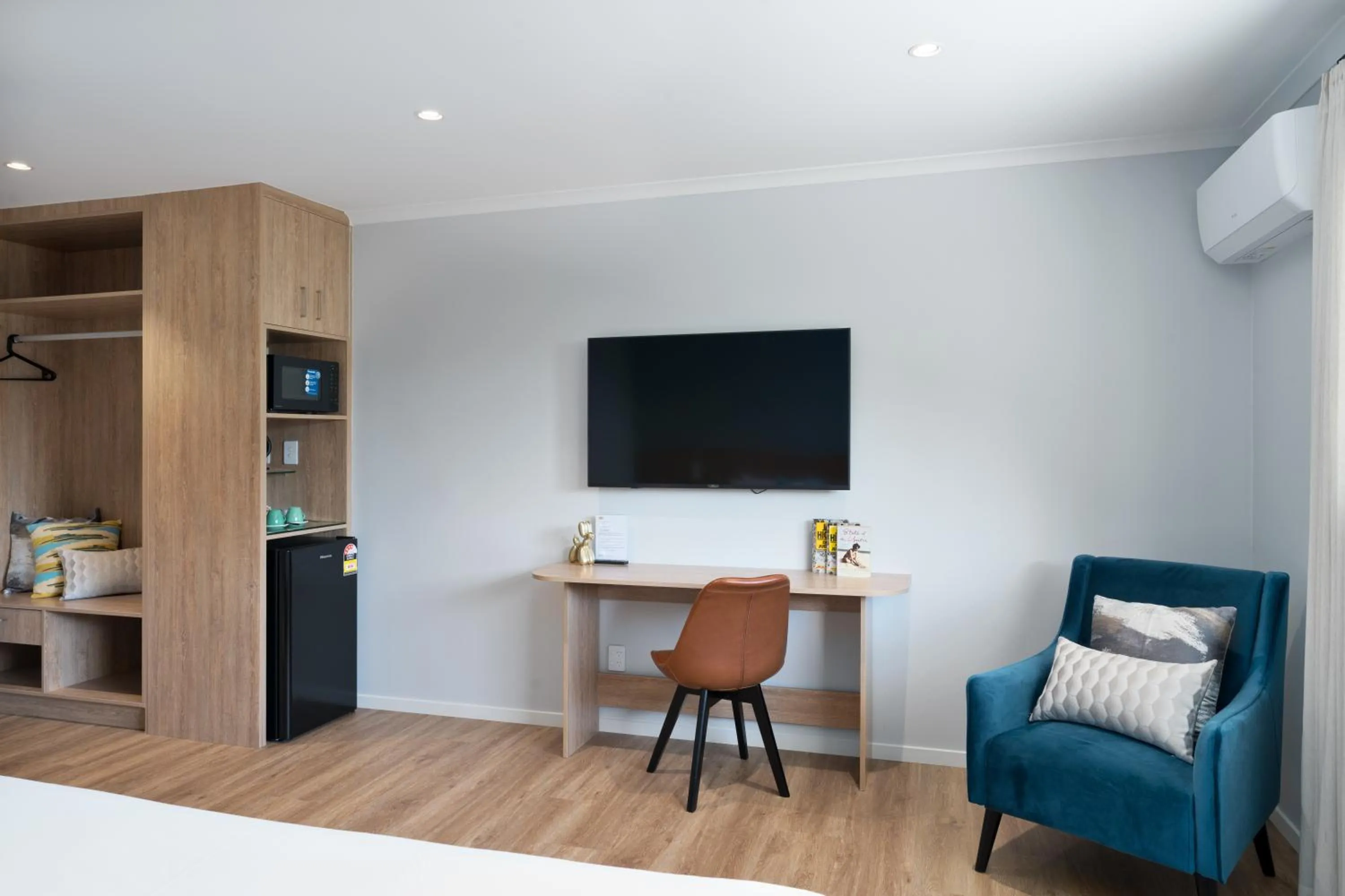 Bed in Albany Oak Motel