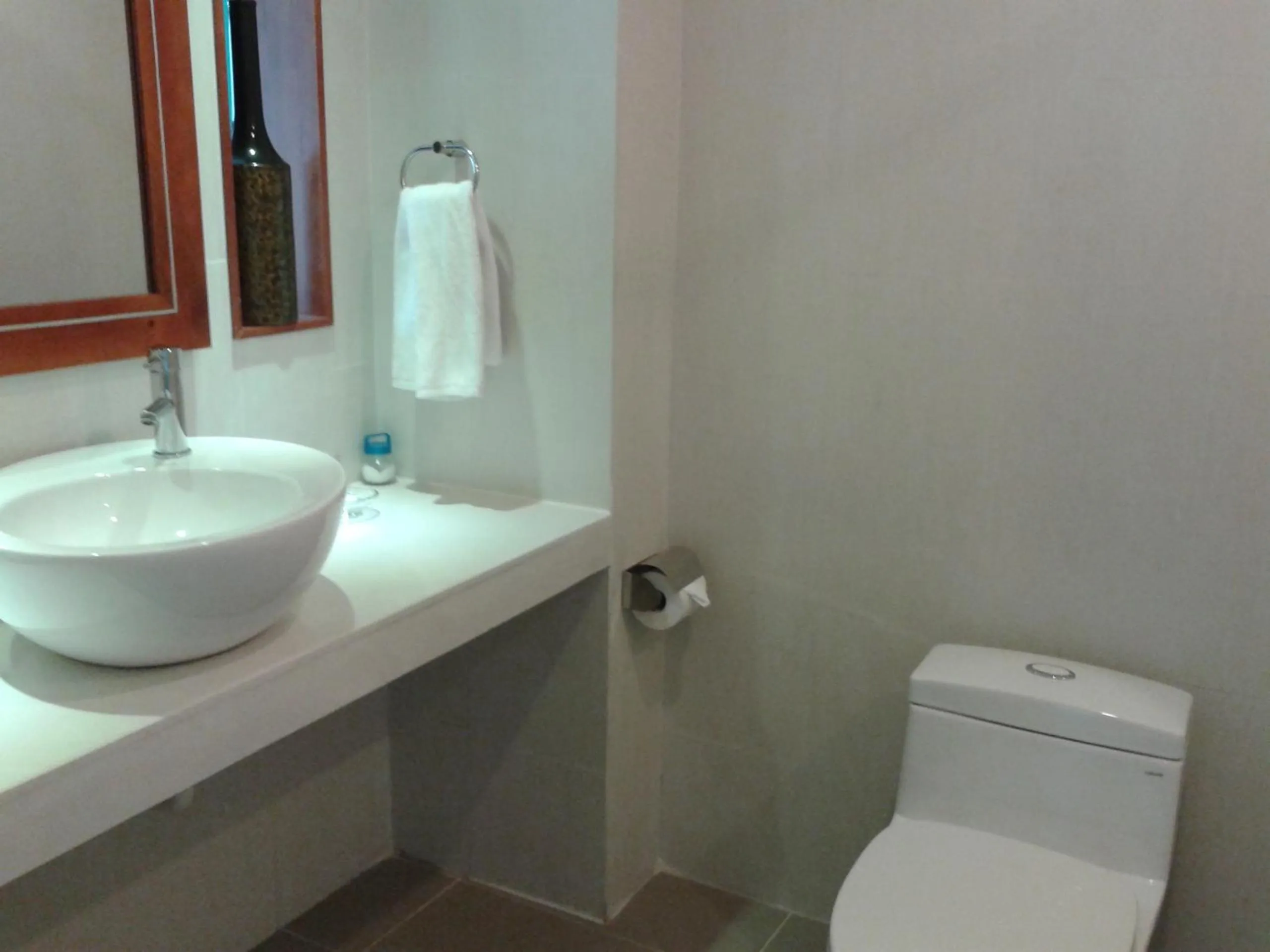 Toilet in Sai Gon Phong Nha Hotel