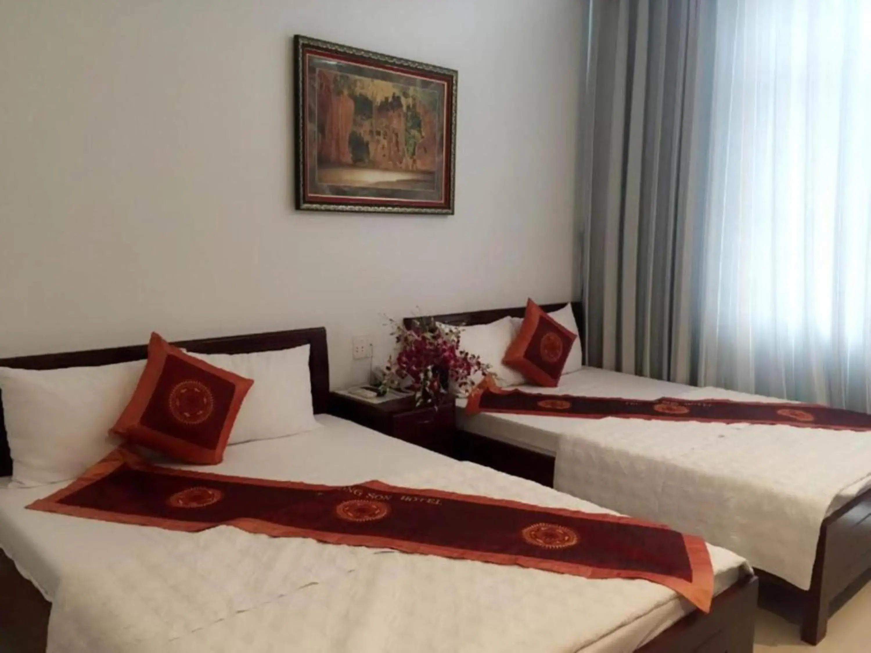 Superior Family Room in Tan Truong Son Hotel Superior Family Room in Tan Truong Son Hotel