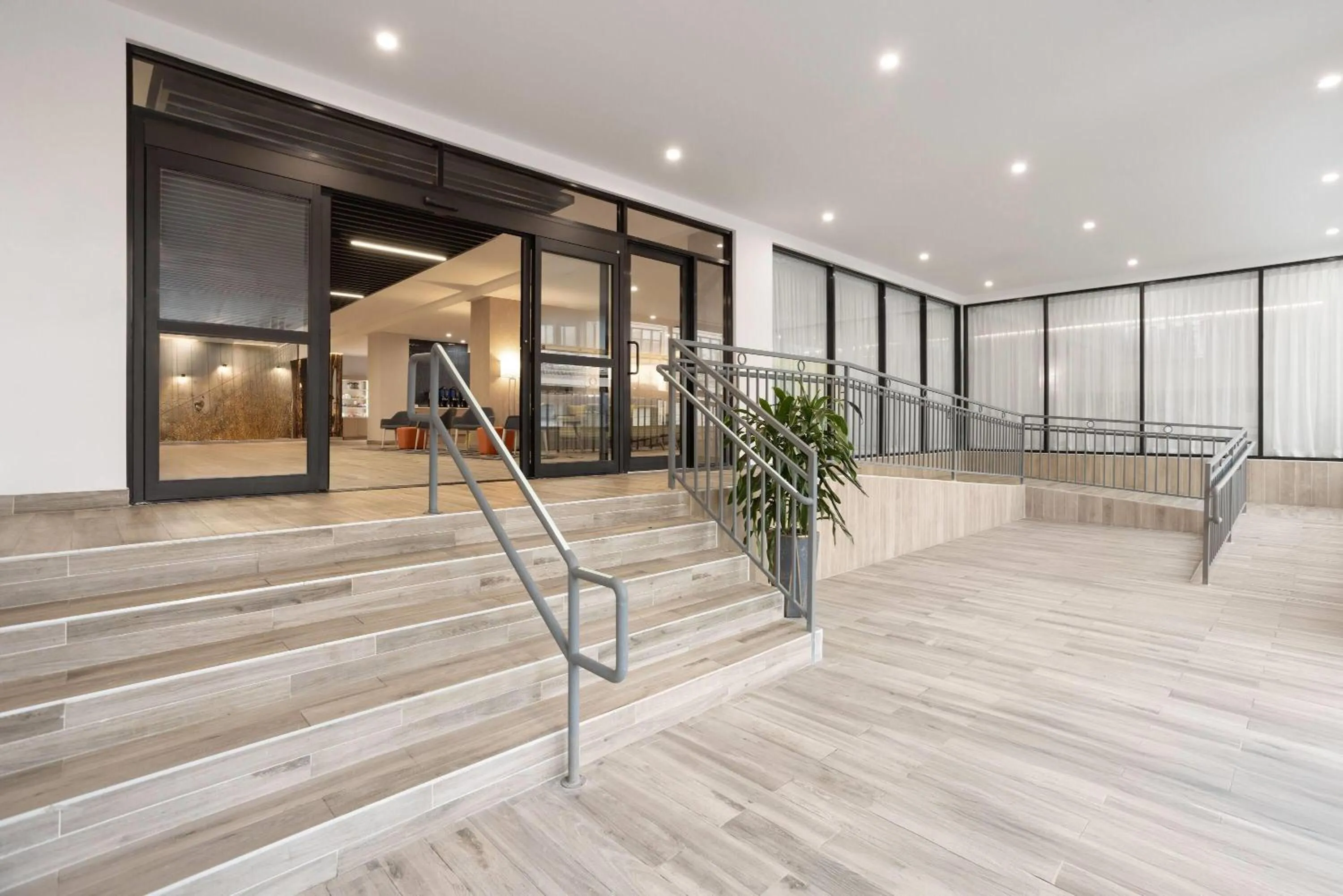 La Quinta Inn & Suites by Wyndham Jamaica NYC/JFK AirTrain