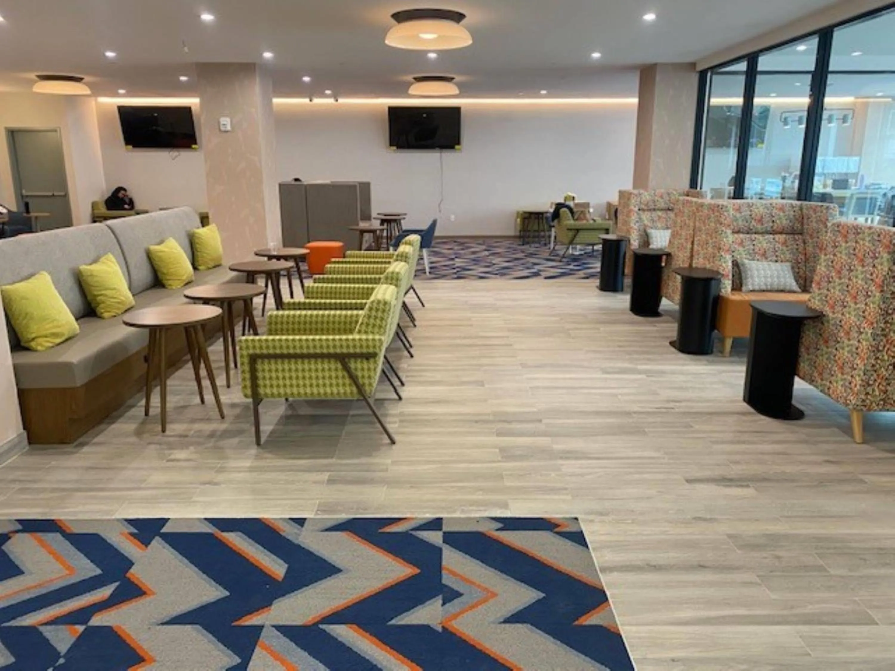 Lobby or reception in La Quinta Inn & Suites by Wyndham Jamaica NYC/JFK AirTrain