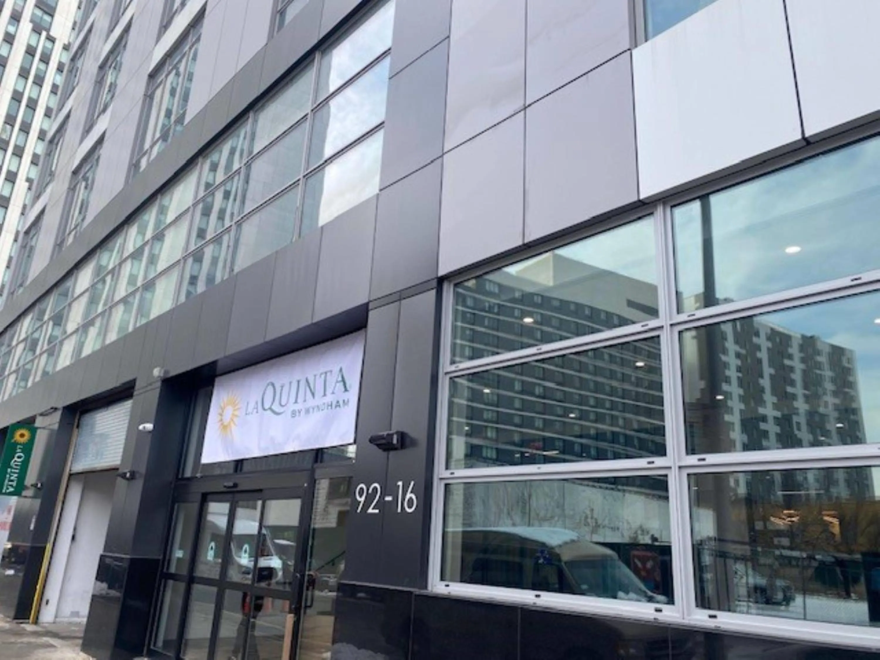 Property building in La Quinta Inn & Suites by Wyndham Jamaica NYC/JFK AirTrain